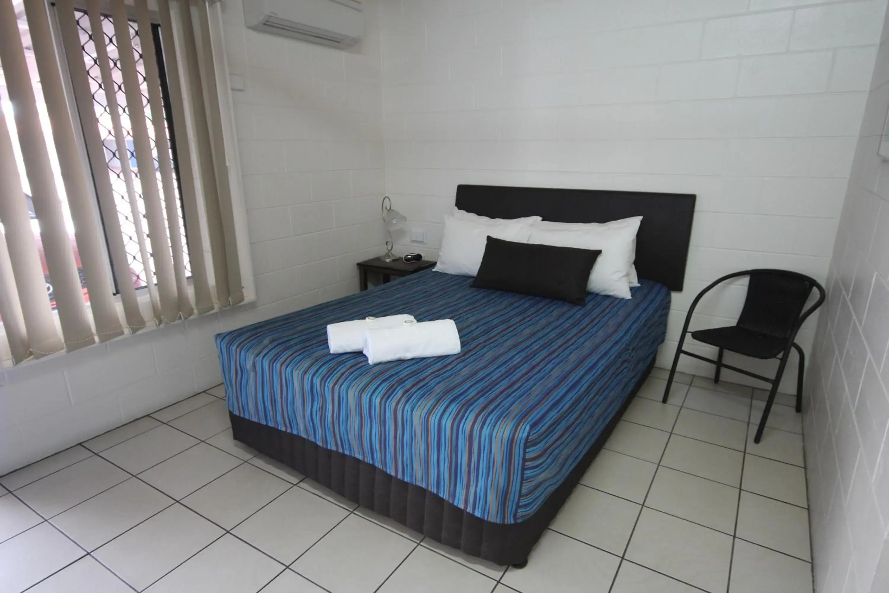 Photo of the whole room, Bed in Barrier Reef Motel Innisfail Photo of the whole room, Bed in Barrier Reef Motel Innisfail