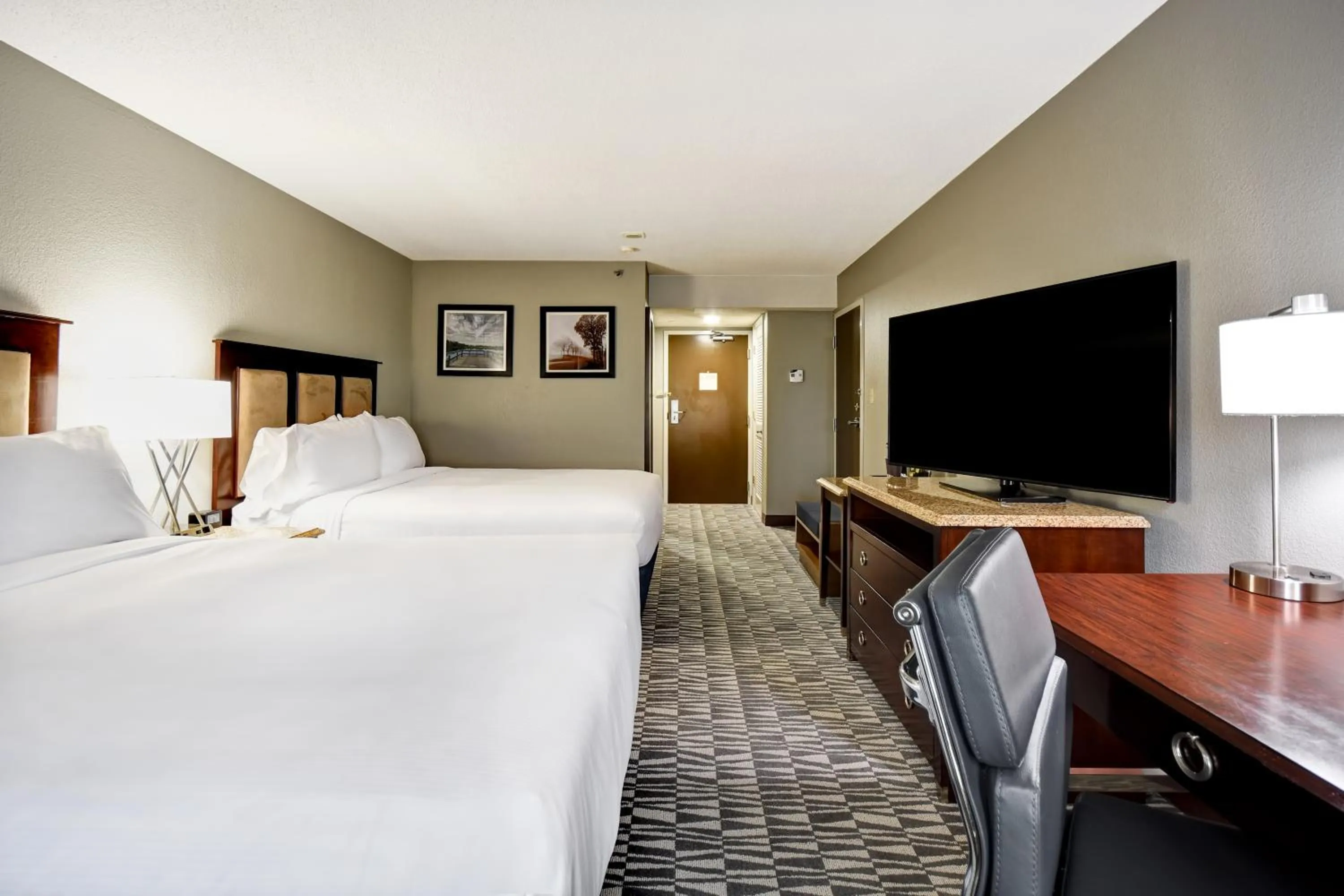 Bedroom, Bed in DoubleTree by Hilton Augusta