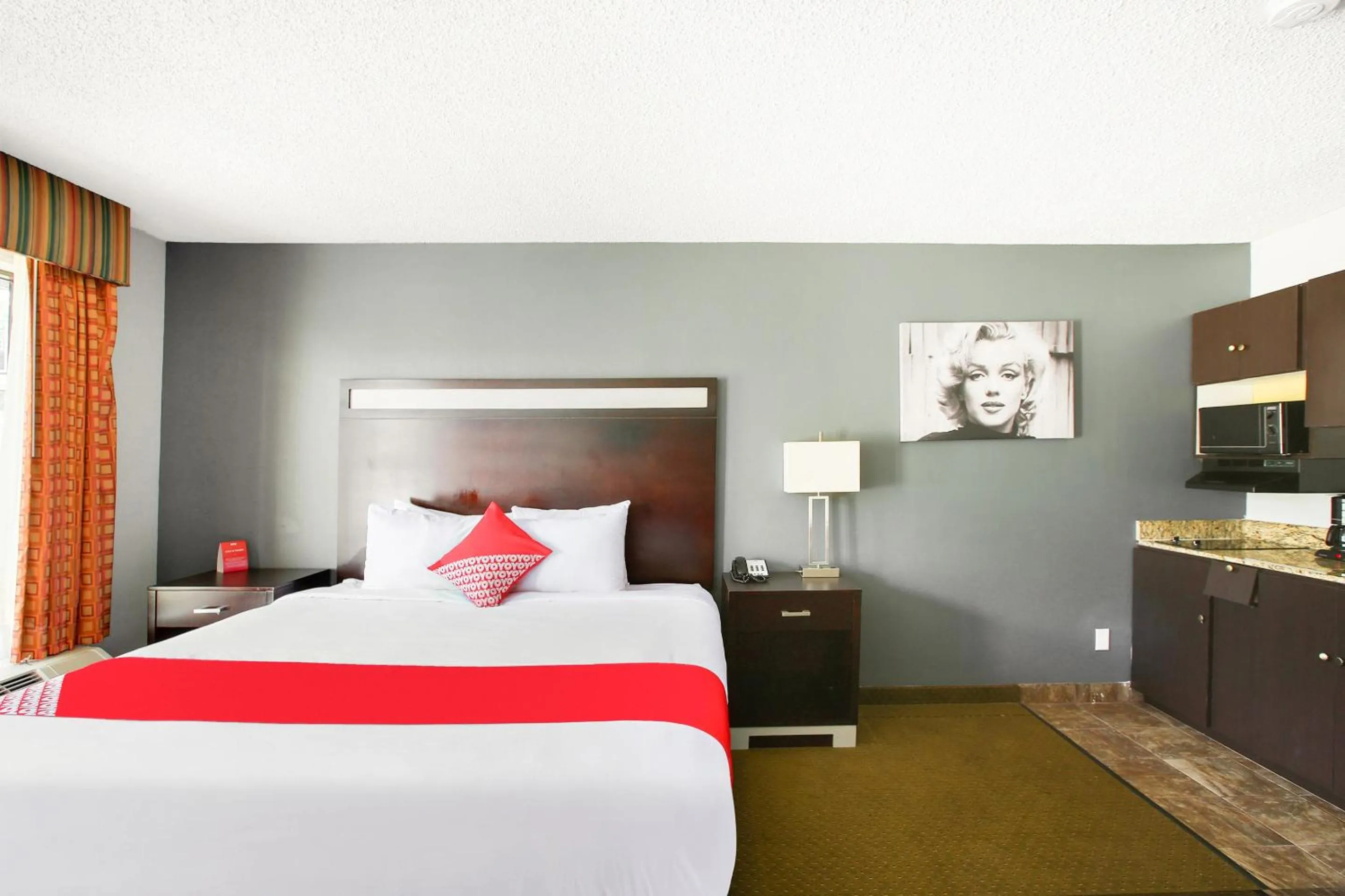 Bed in OYO Hotel Texarkana Trinity AR Hwy I-30