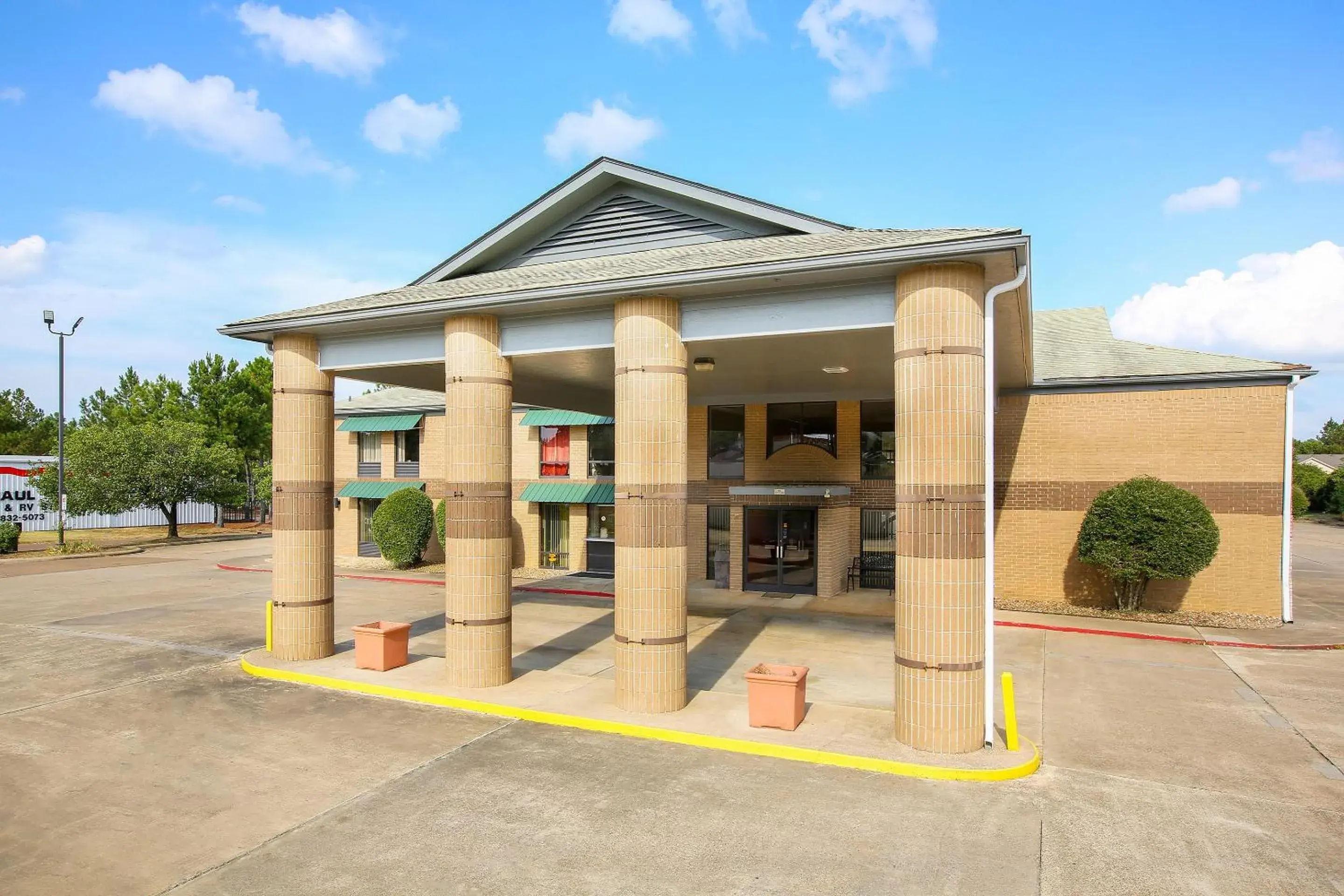 Facade/entrance in OYO Hotel Texarkana Trinity AR Hwy I-30 Facade/entrance in OYO Hotel Texarkana Trinity AR Hwy I-30