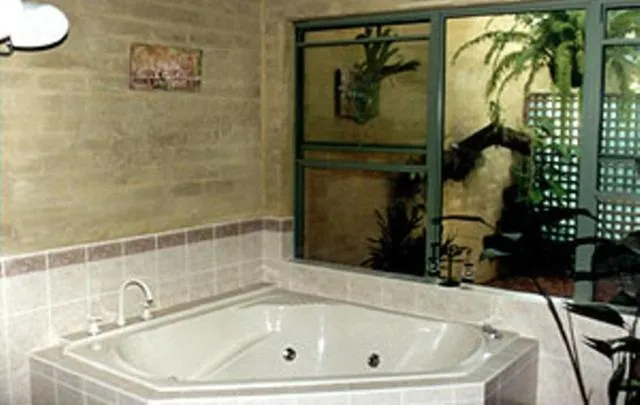 King Suite with Spa Bath in Smoky Cape Retreat