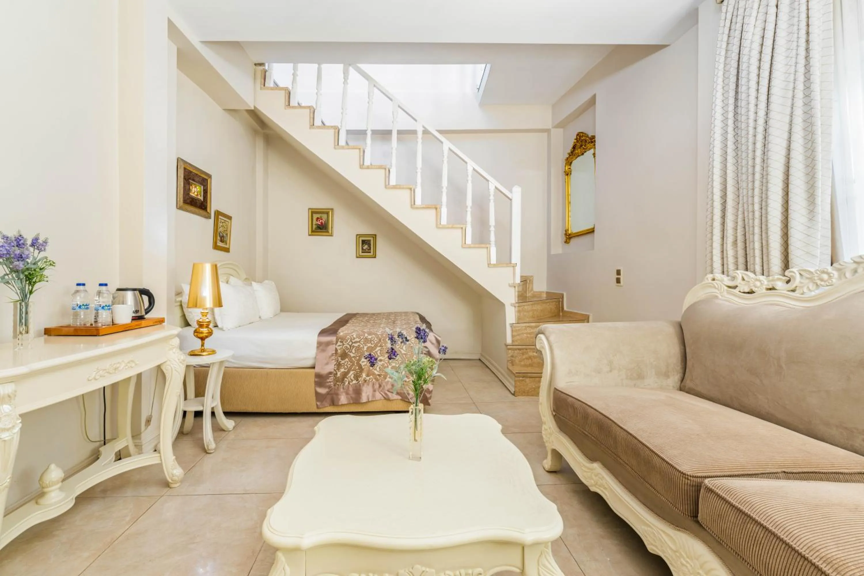 Photo of the whole room in Elegance East Hotel