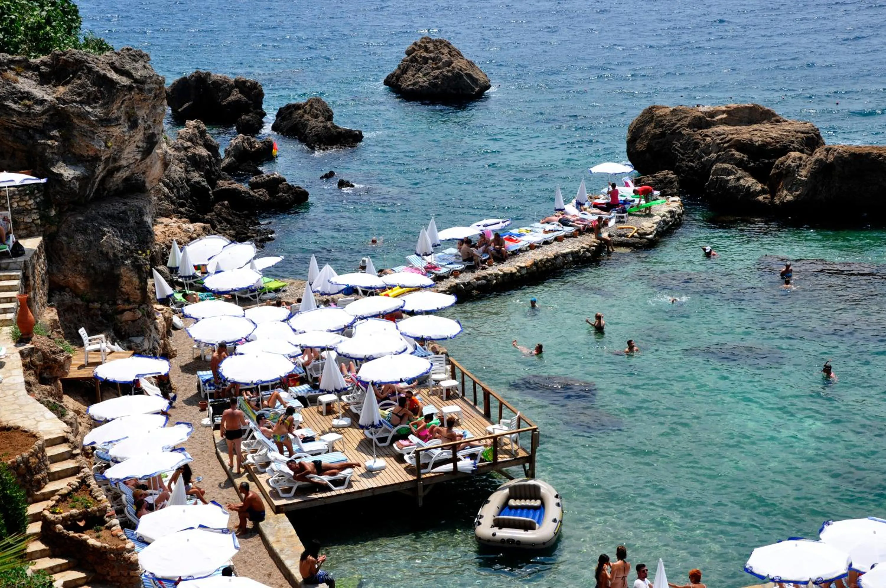 Area and facilities in Elegance East Hotel