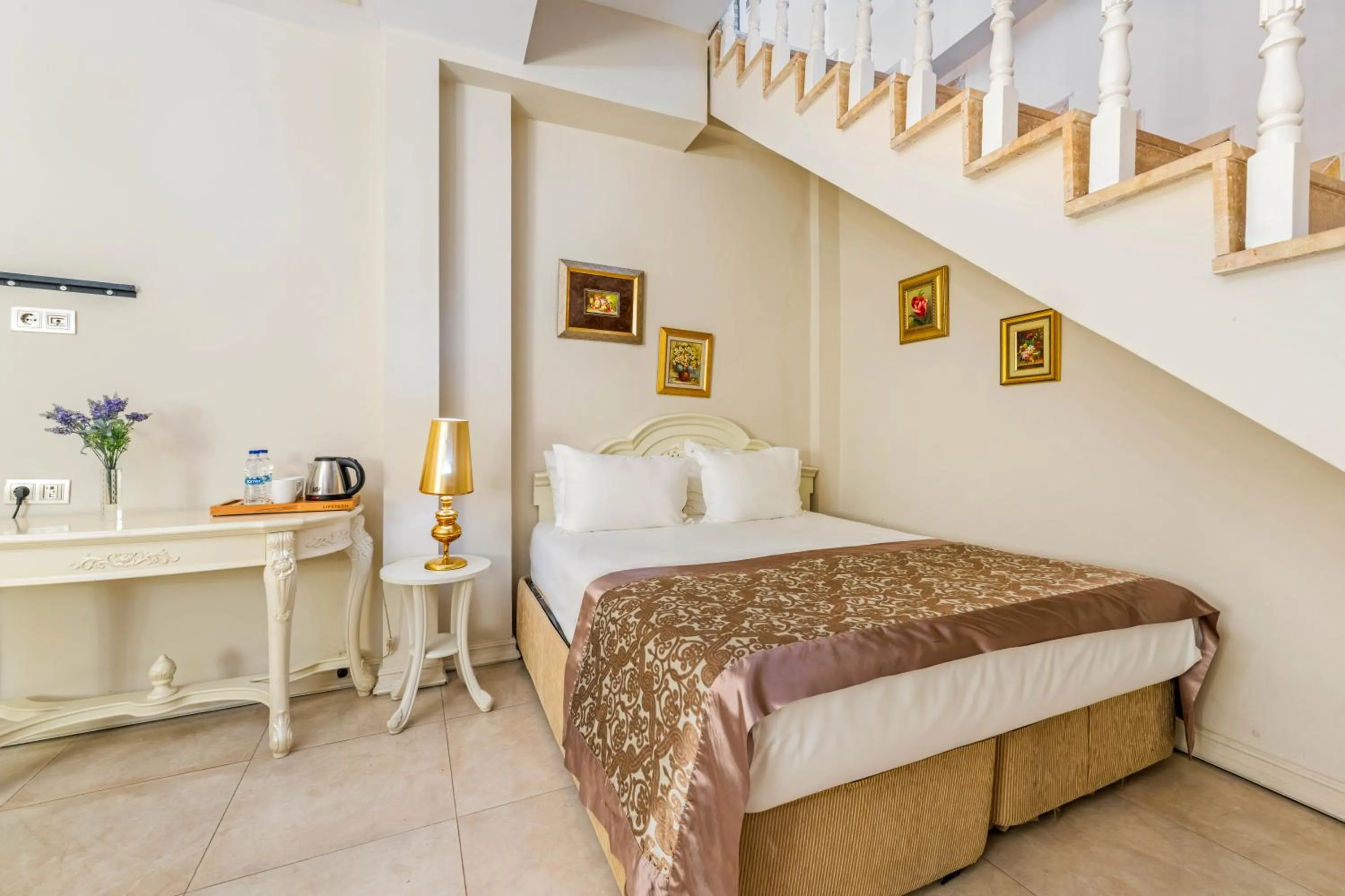 Photo of the whole room, Bed in Elegance East Hotel