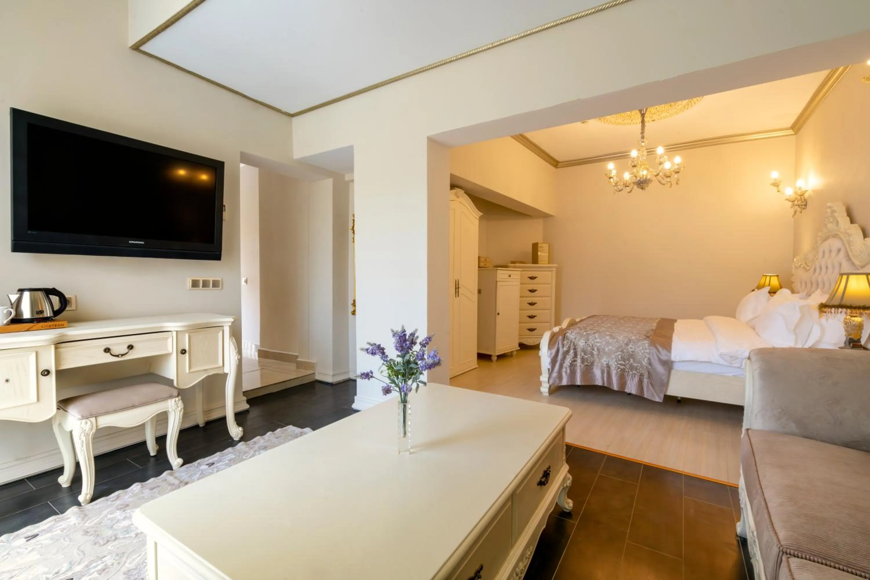 Photo of the whole room, Bed in Elegance East Hotel