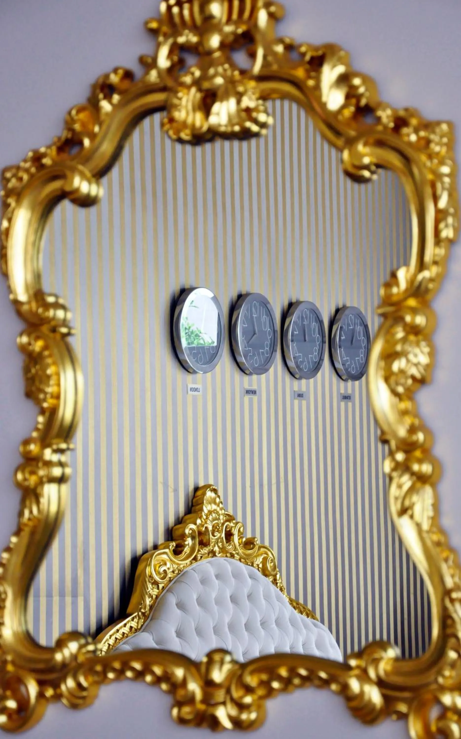 Restaurant/places to eat in Elegance East Hotel