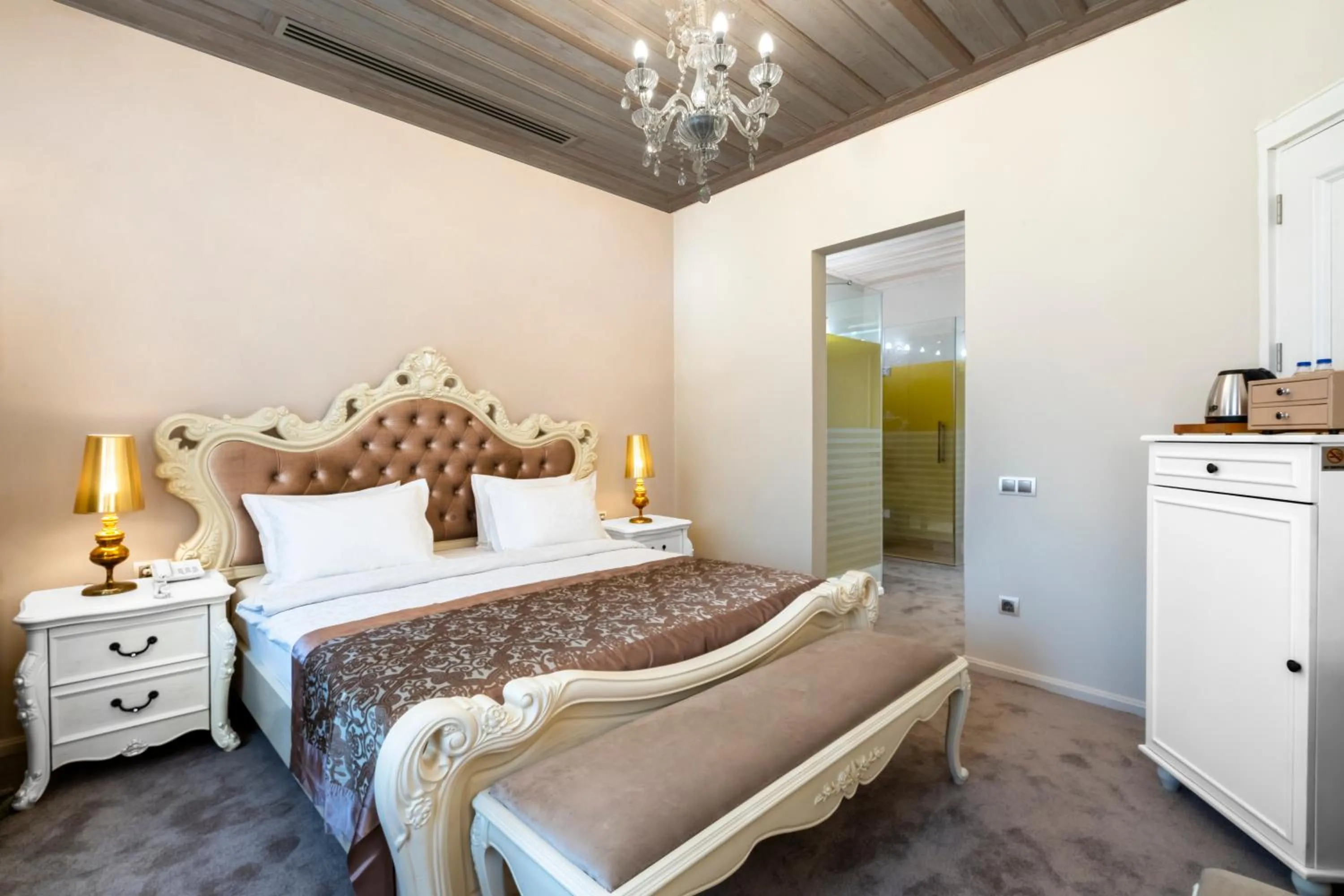 Photo of the whole room, Bed in Elegance East Hotel