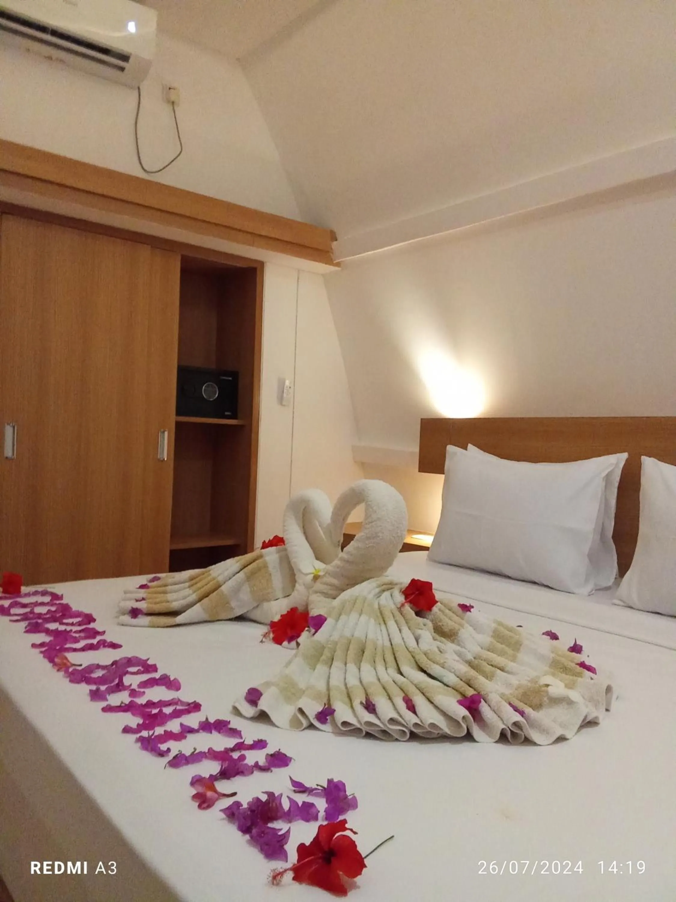 Bed in Coral Beach 2 Bungalow