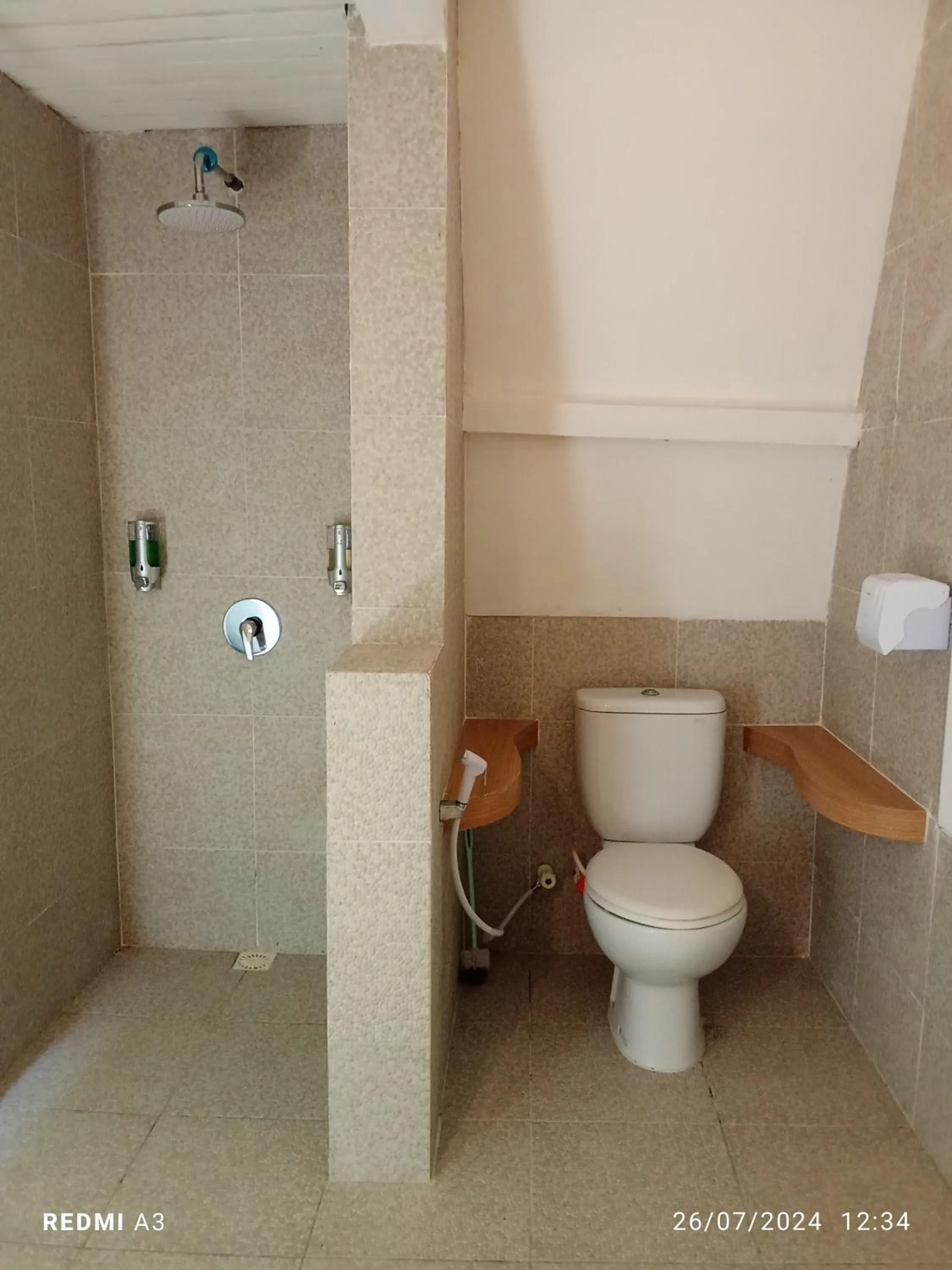 Shower in Coral Beach 2 Bungalow