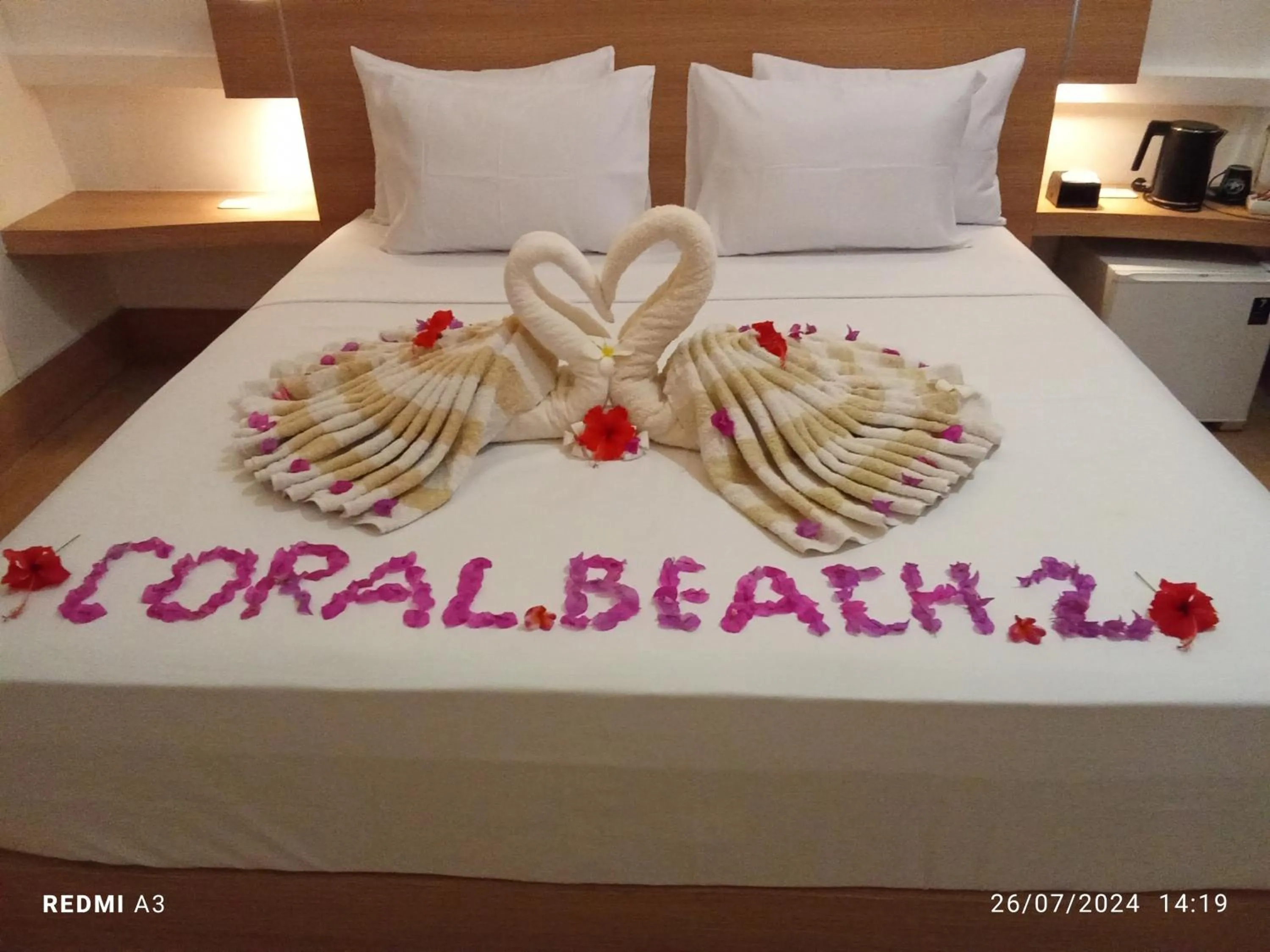 Bed in Coral Beach 2 Bungalow