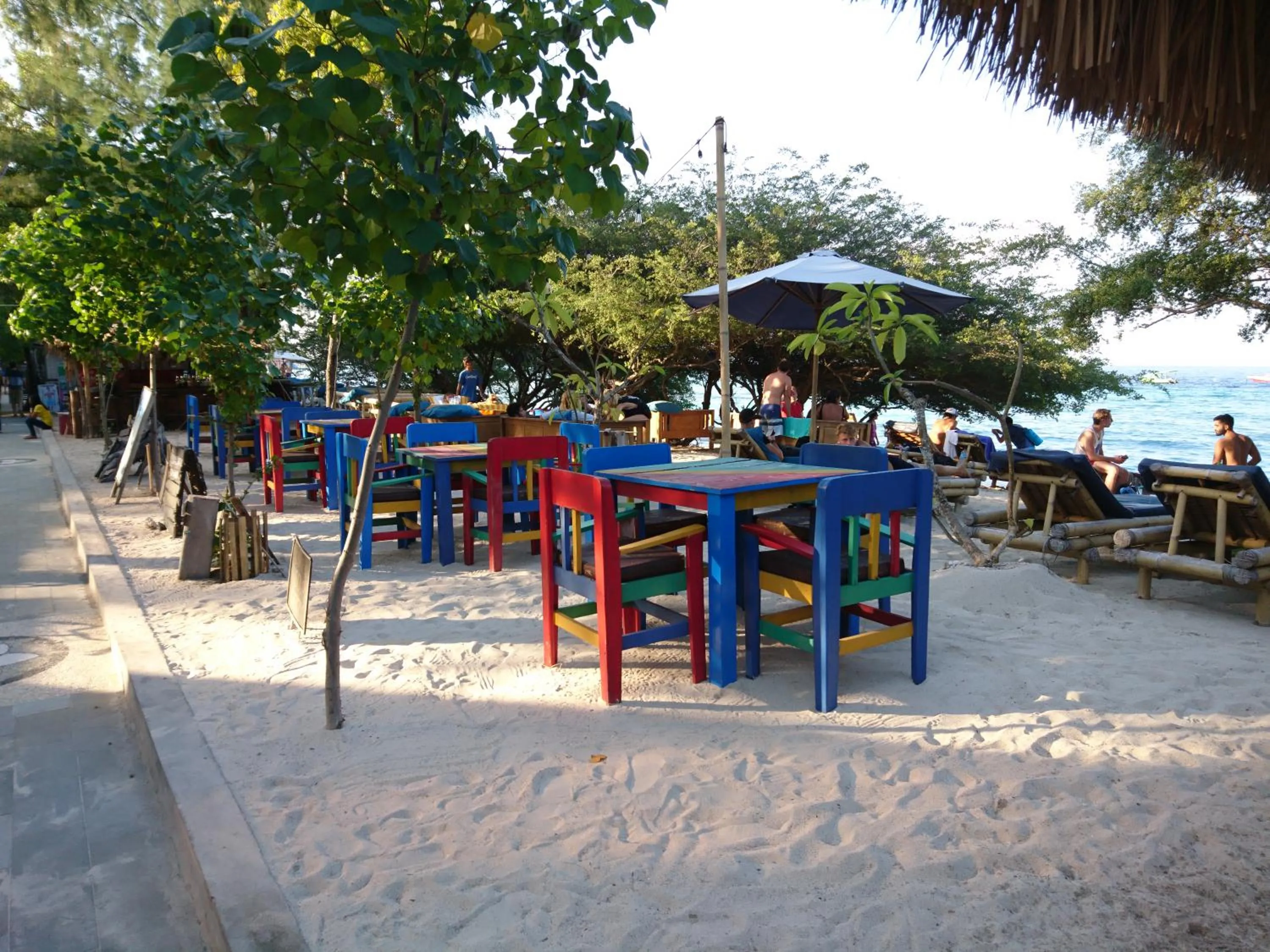 Restaurant/places to eat in Coral Beach 2 Bungalow