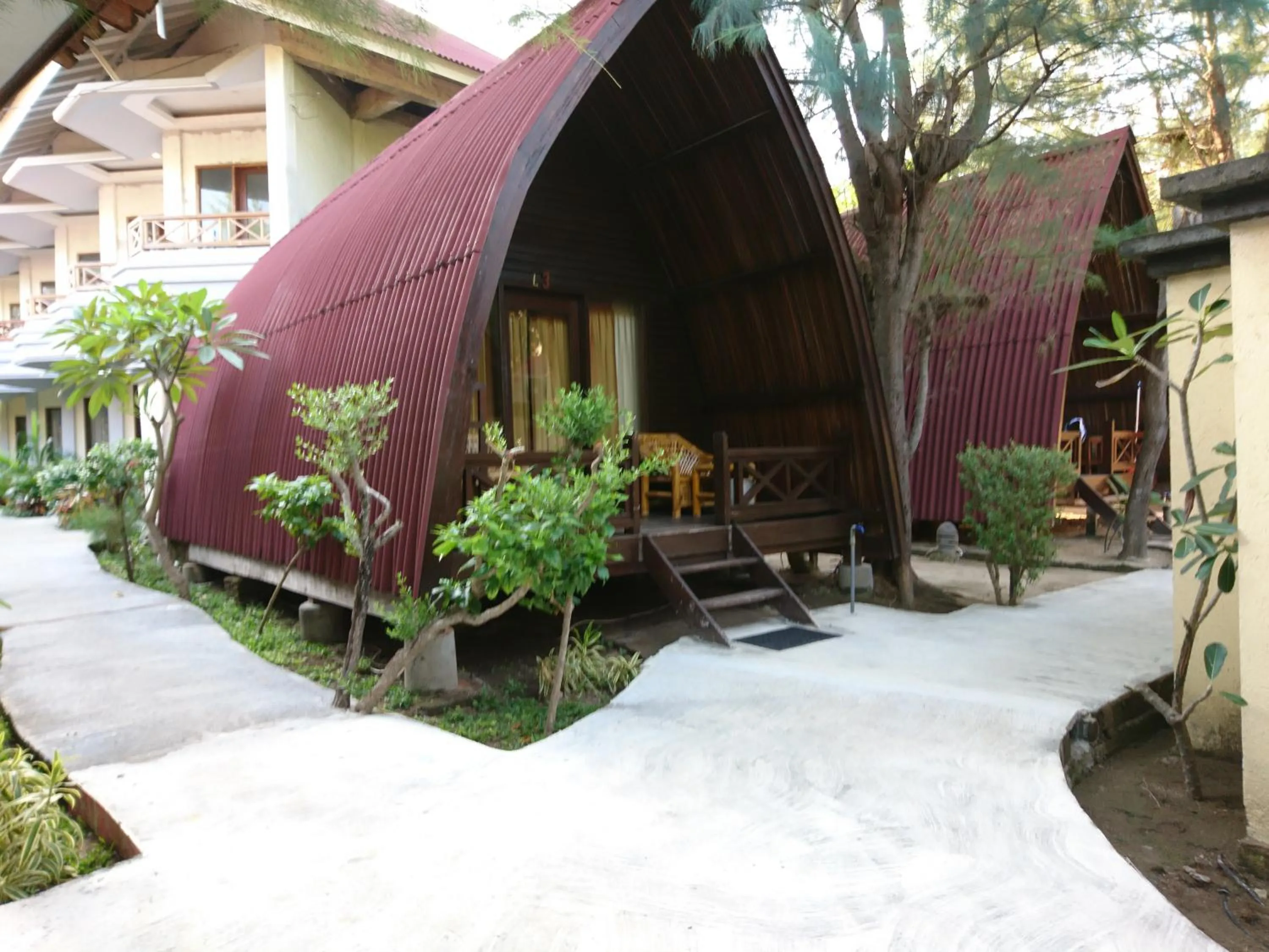 Garden in Coral Beach 2 Bungalow