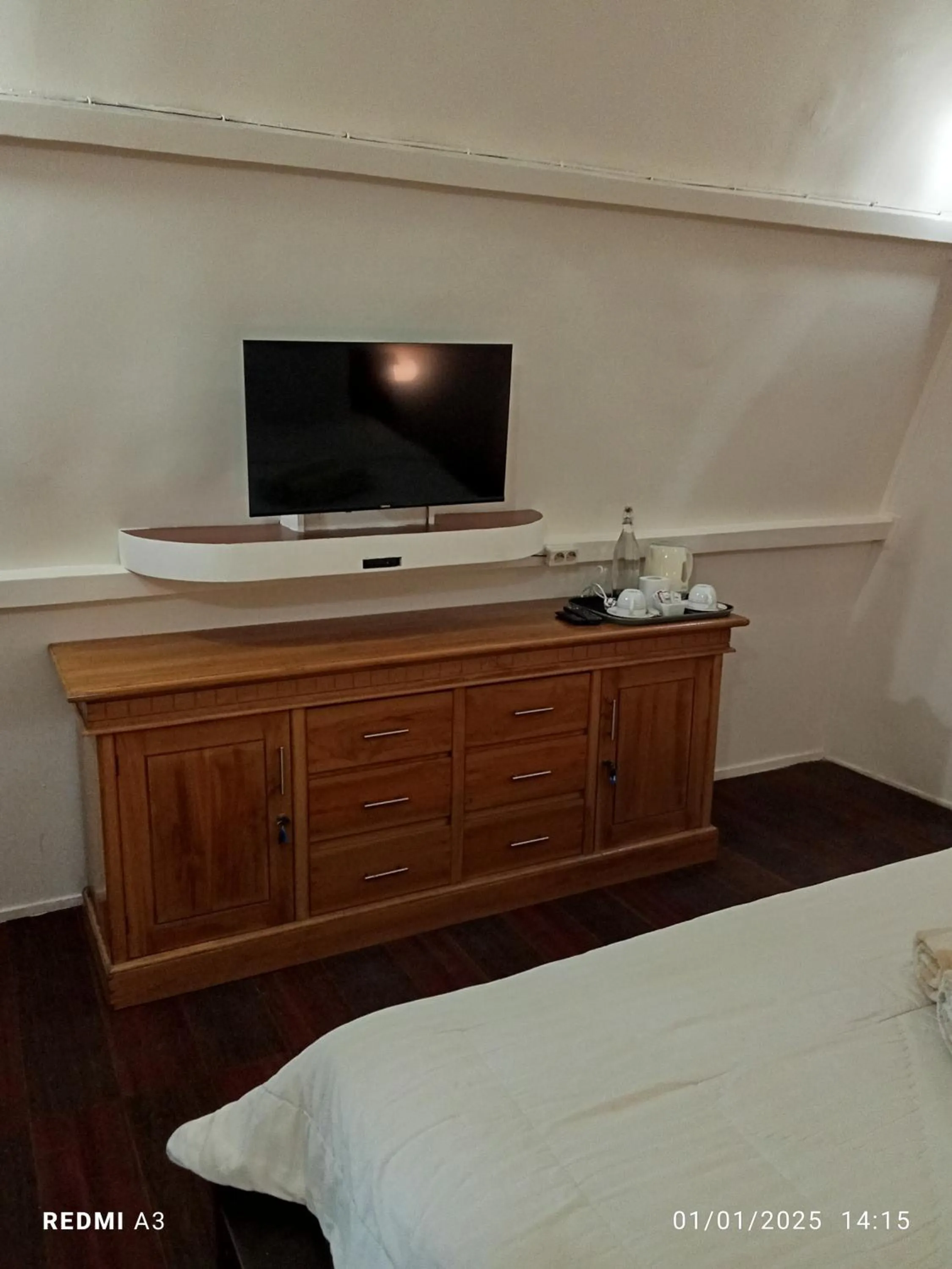 TV and multimedia, Bed in Coral Beach 2 Bungalow