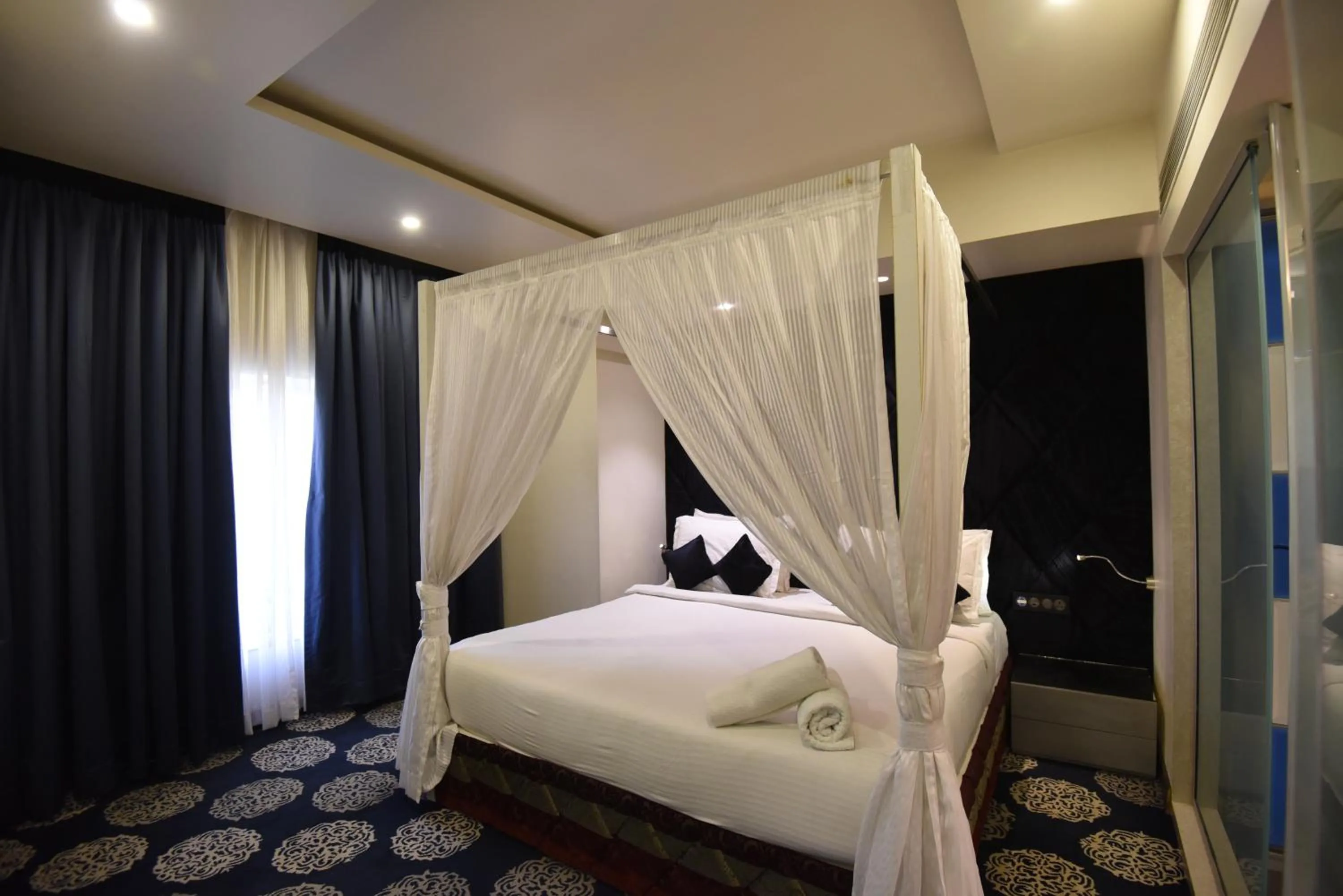 Bedroom, Bed in VITS Sharanam, Thane