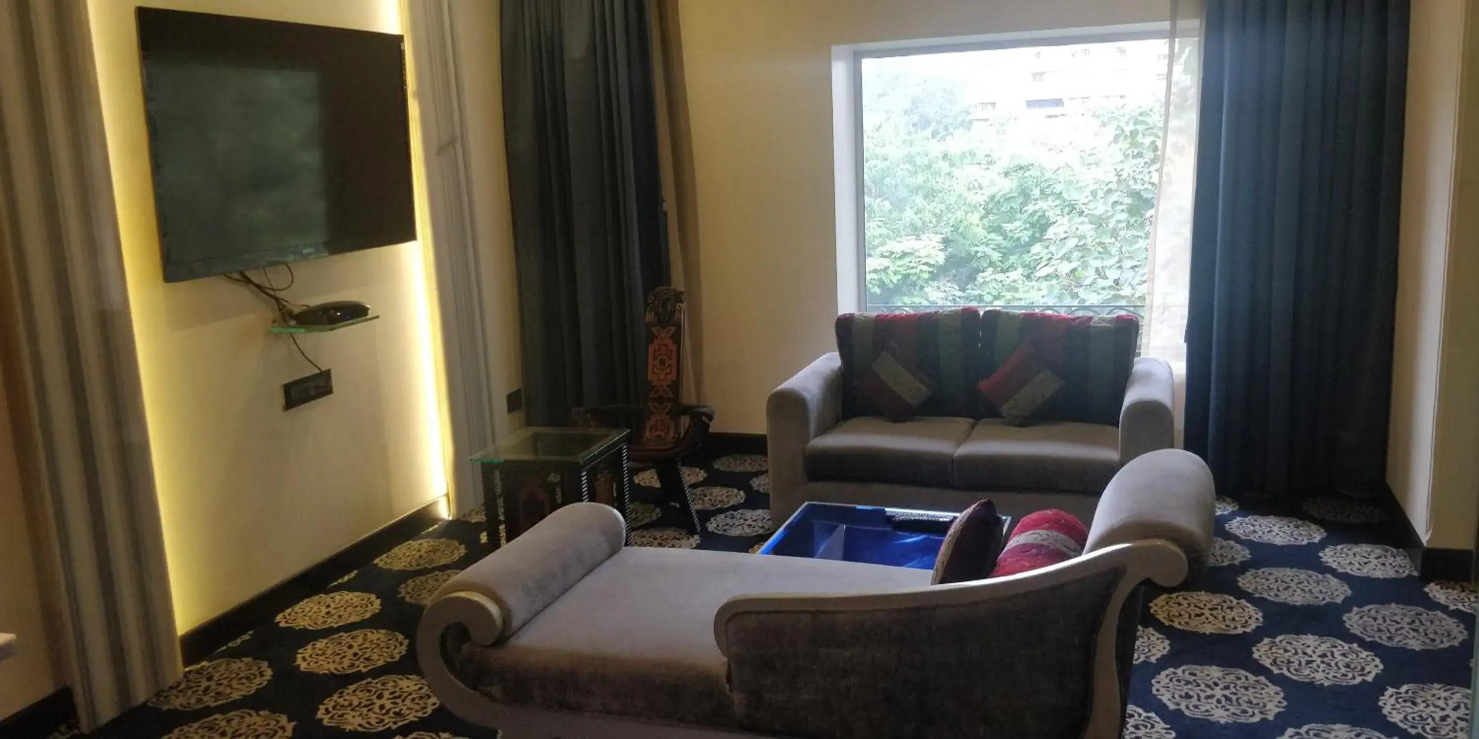 Suite room with Jacuzzi and Mini-bar in VITS Sharanam, Thane Suite room with Jacuzzi and Mini-bar in VITS Sharanam, Thane