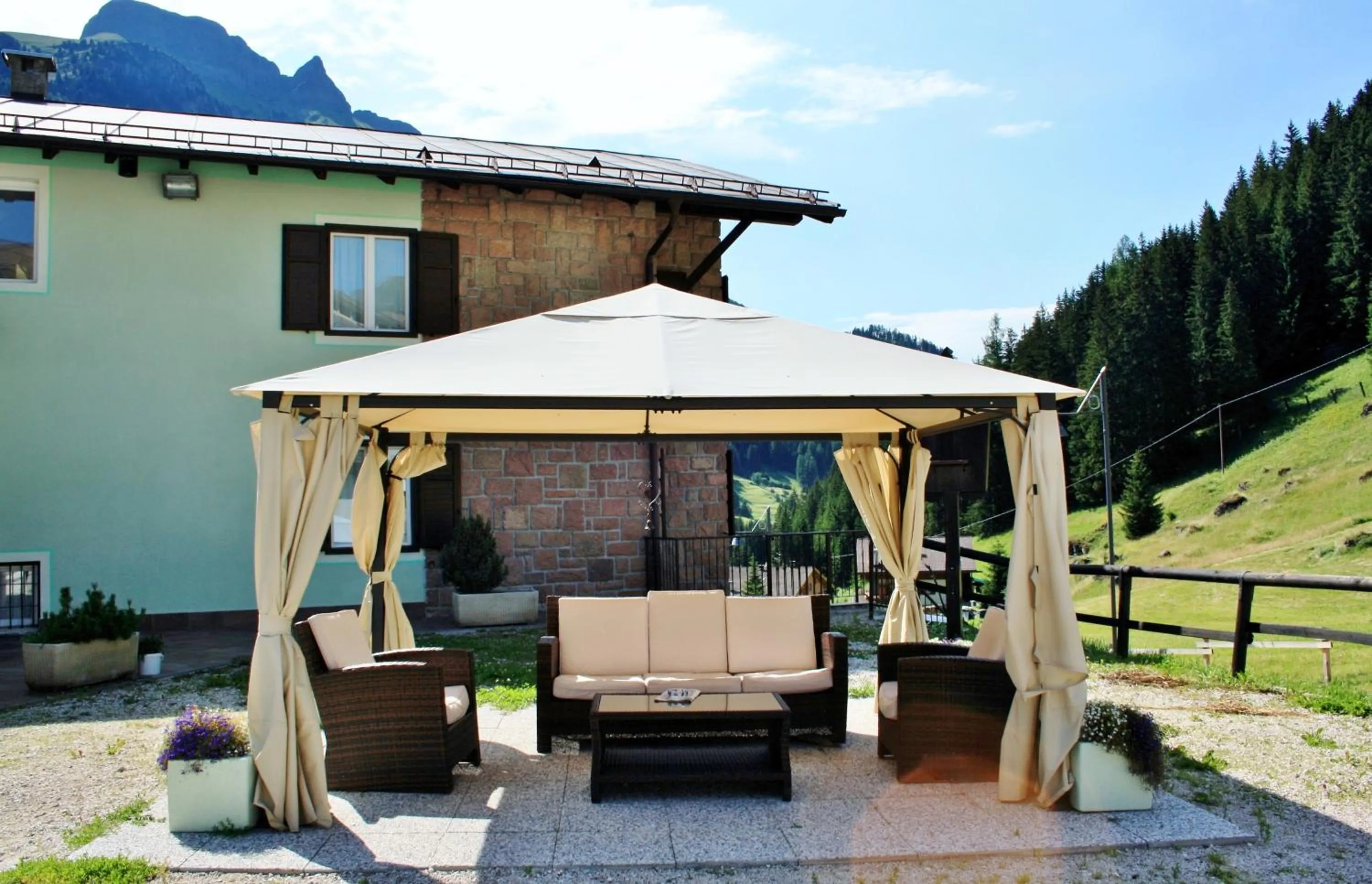 Facade/entrance in Santa Maria ad Nives