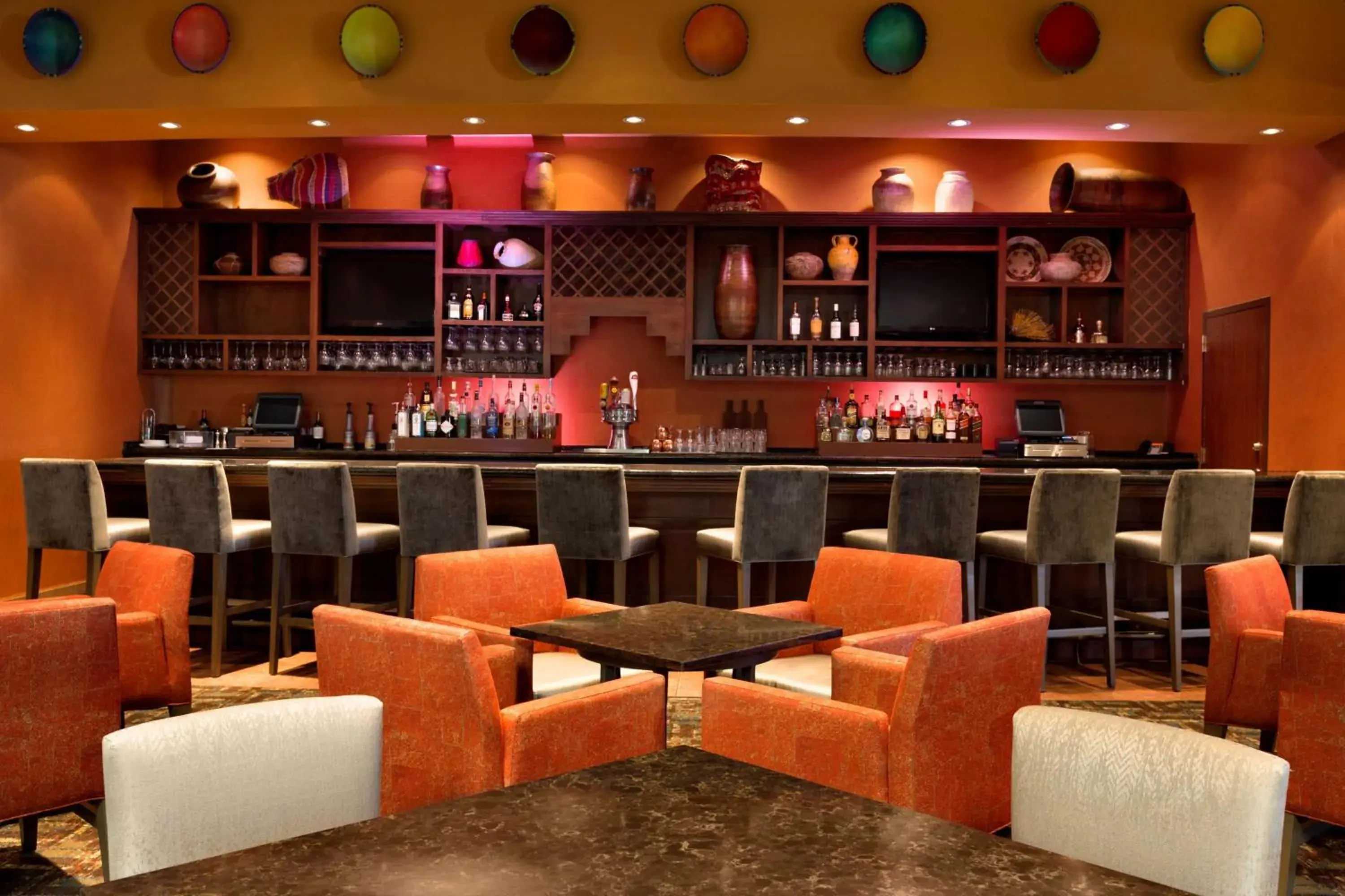 Lounge or bar in Embassy Suites by Hilton Albuquerque Lounge or bar in Embassy Suites by Hilton Albuquerque