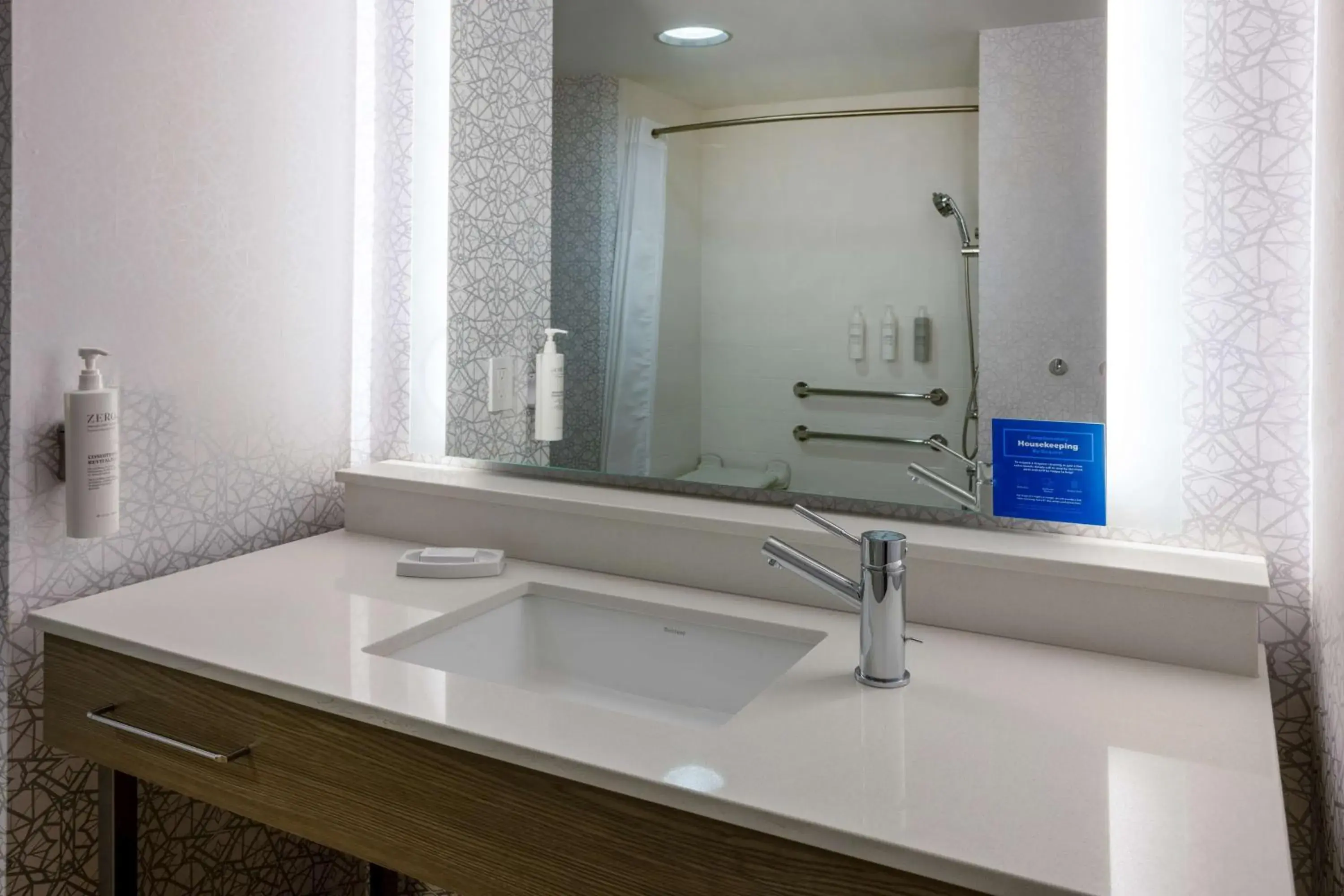 Bathroom in Hampton Inn Harriman Woodbury Bathroom in Hampton Inn Harriman Woodbury