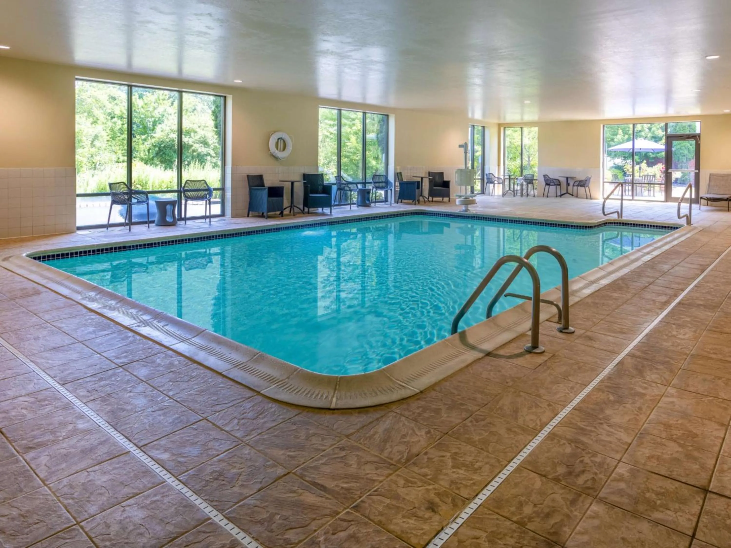 Pool view in Hampton Inn Harriman Woodbury