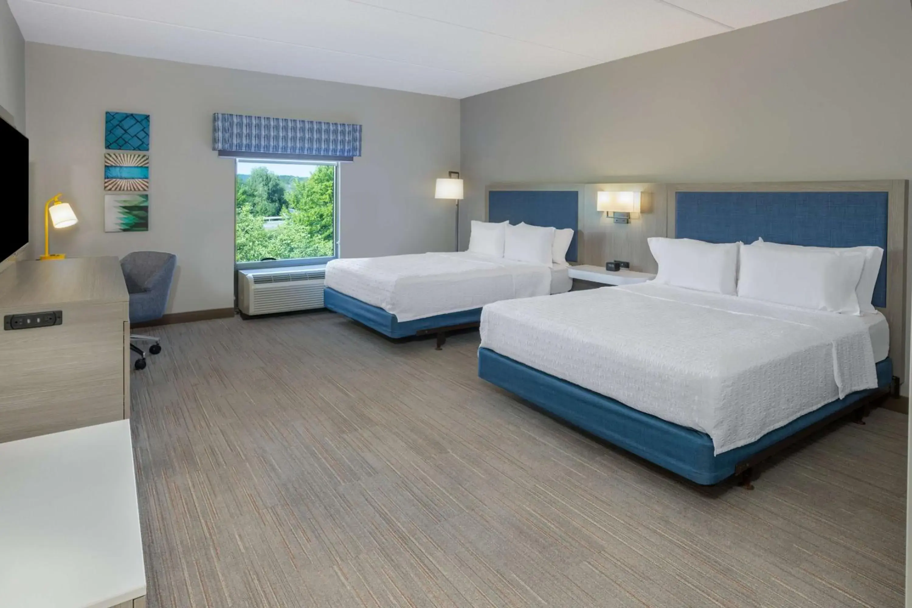 Queen Room with Two Queen Beds - Mobility Access/Non-Smoking in Hampton Inn Harriman Woodbury Queen Room with Two Queen Beds - Mobility Access/Non-Smoking in Hampton Inn Harriman Woodbury