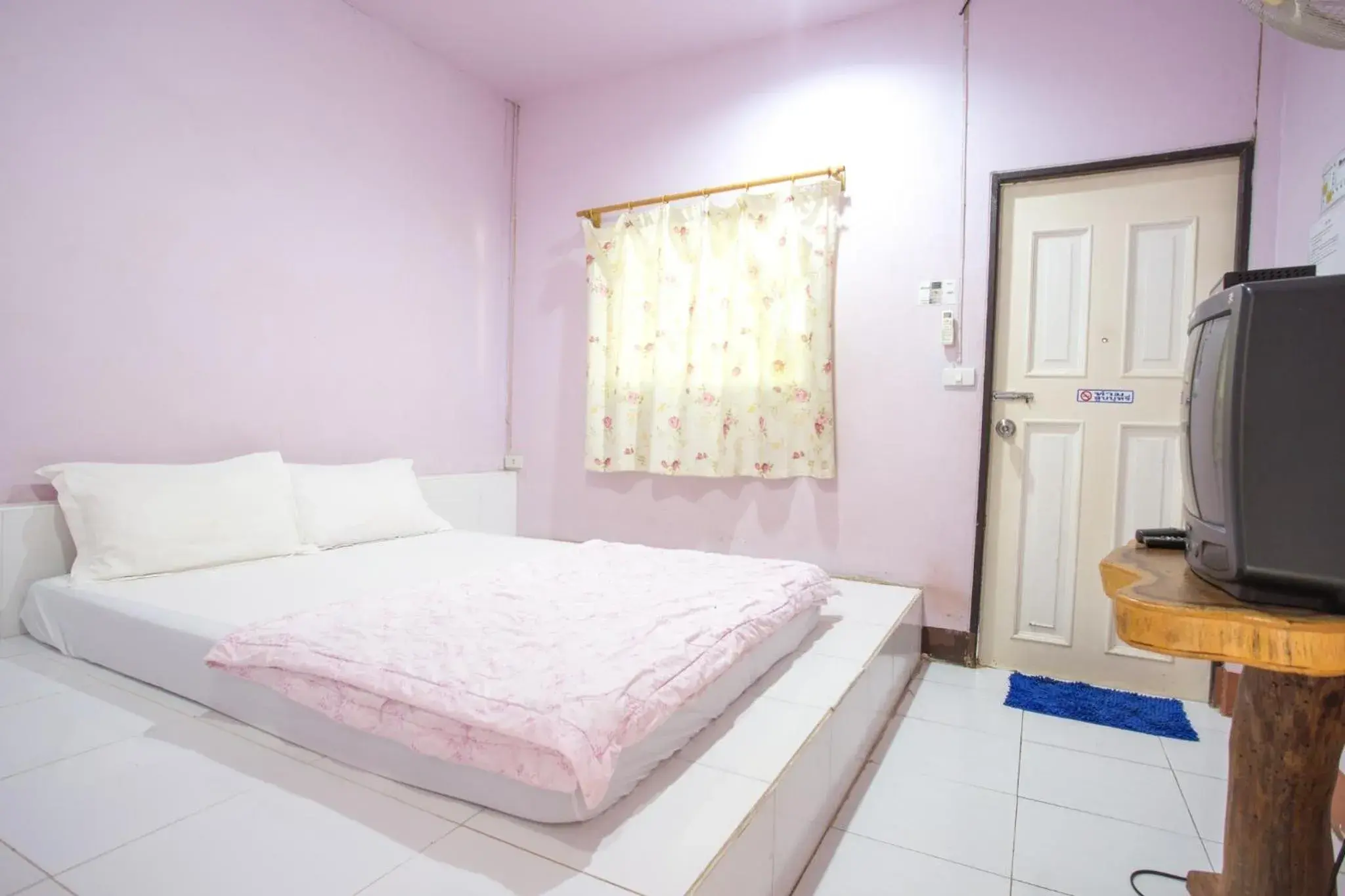 Small Double Room in Greenhouse resort Small Double Room in Greenhouse resort