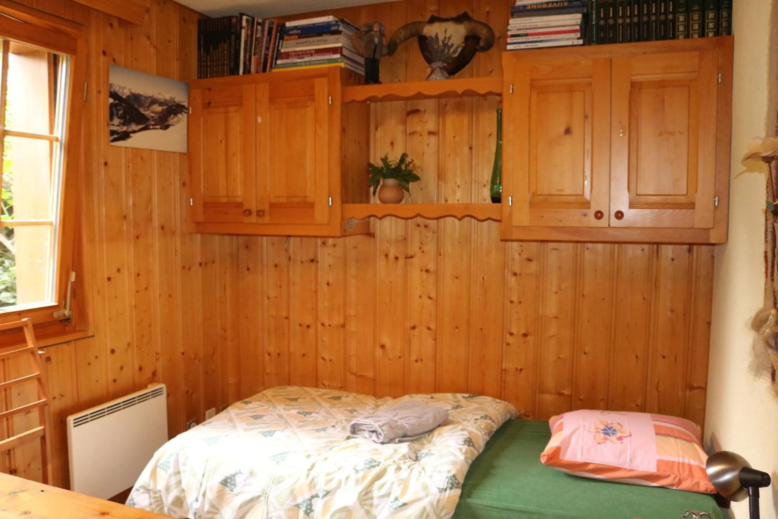 Bedroom, Bed in BnB Claudy et Elizabeth Michellod-Dutheil