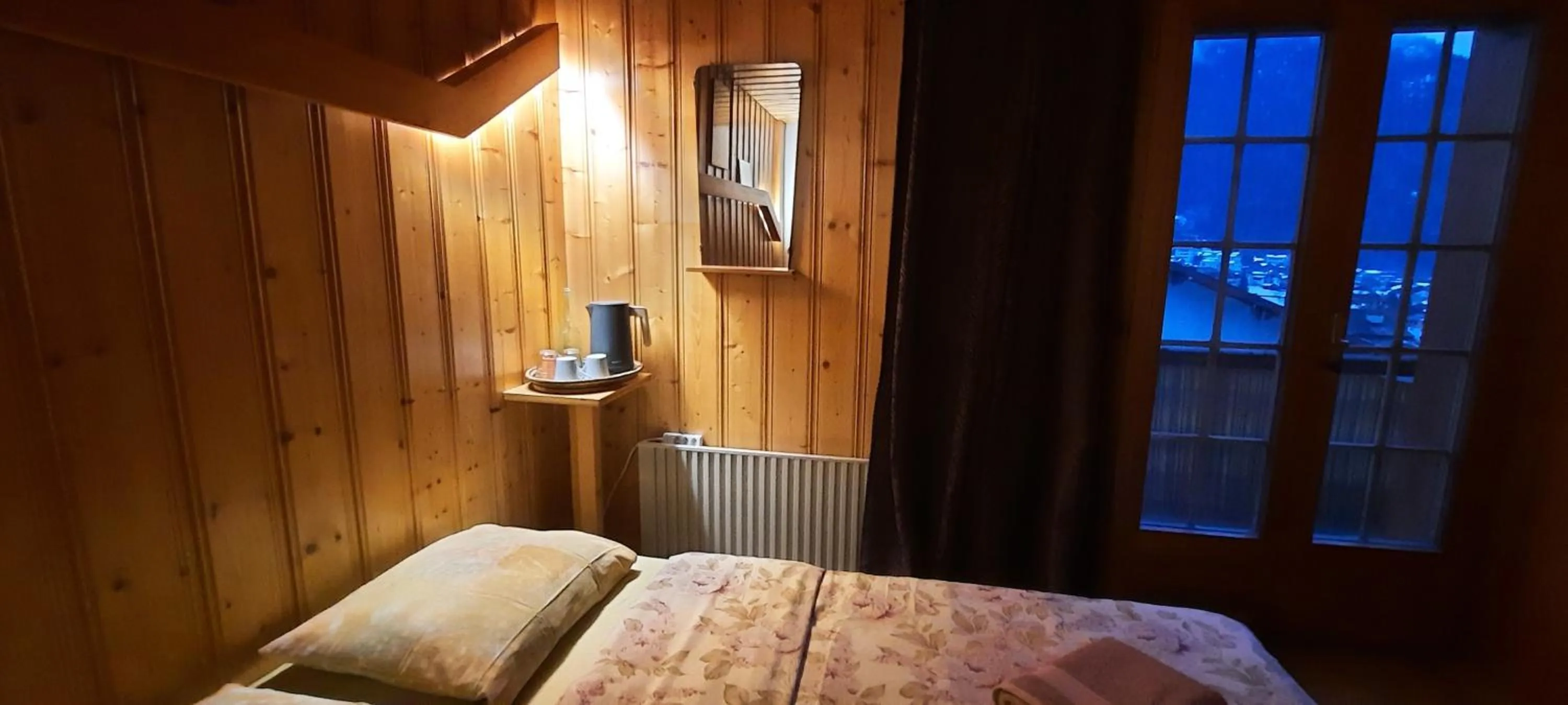 Property building, Bed in BnB Claudy et Elizabeth Michellod-Dutheil
