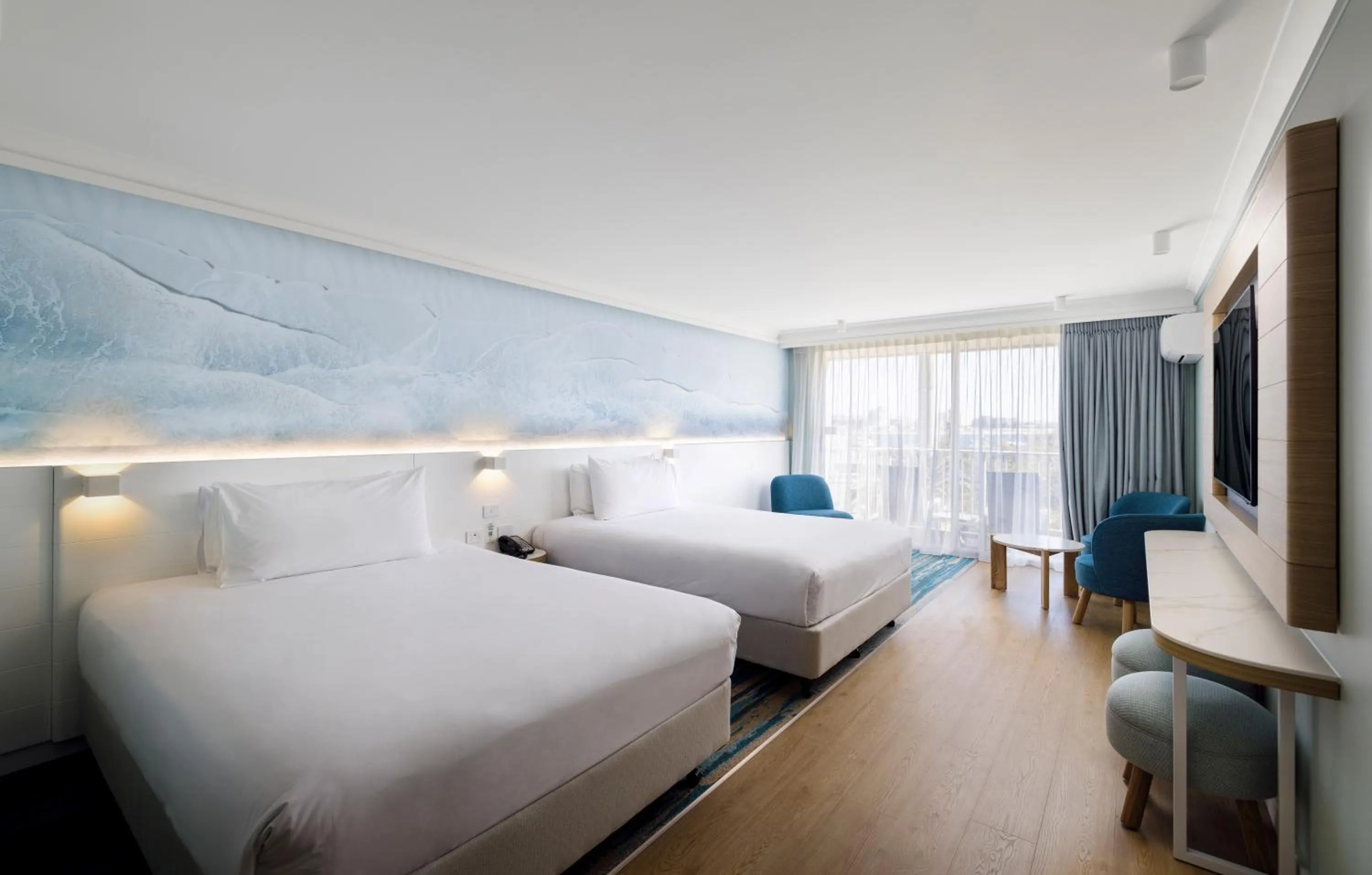 Coastal Double + Entry to 3 Theme Parks in Sea World Resort