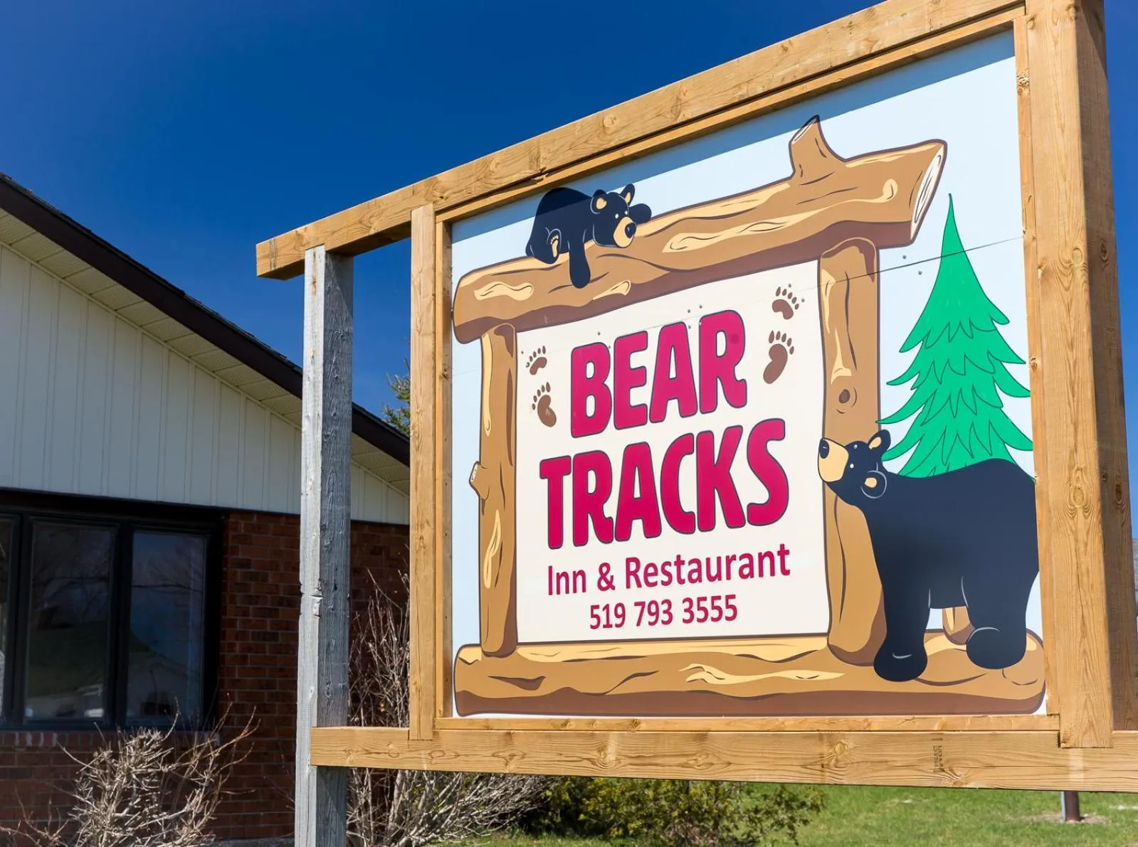 Bear Tracks Inn
