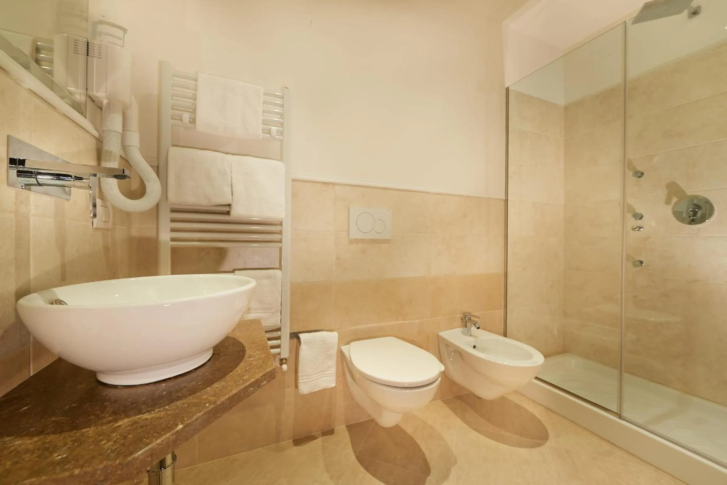 Shower in B&B Le Stanze del Duomo