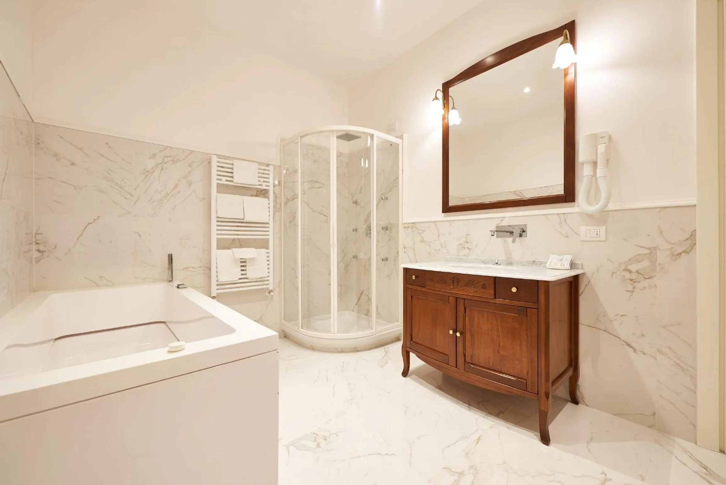 Hot Tub in B&B Le Stanze del Duomo