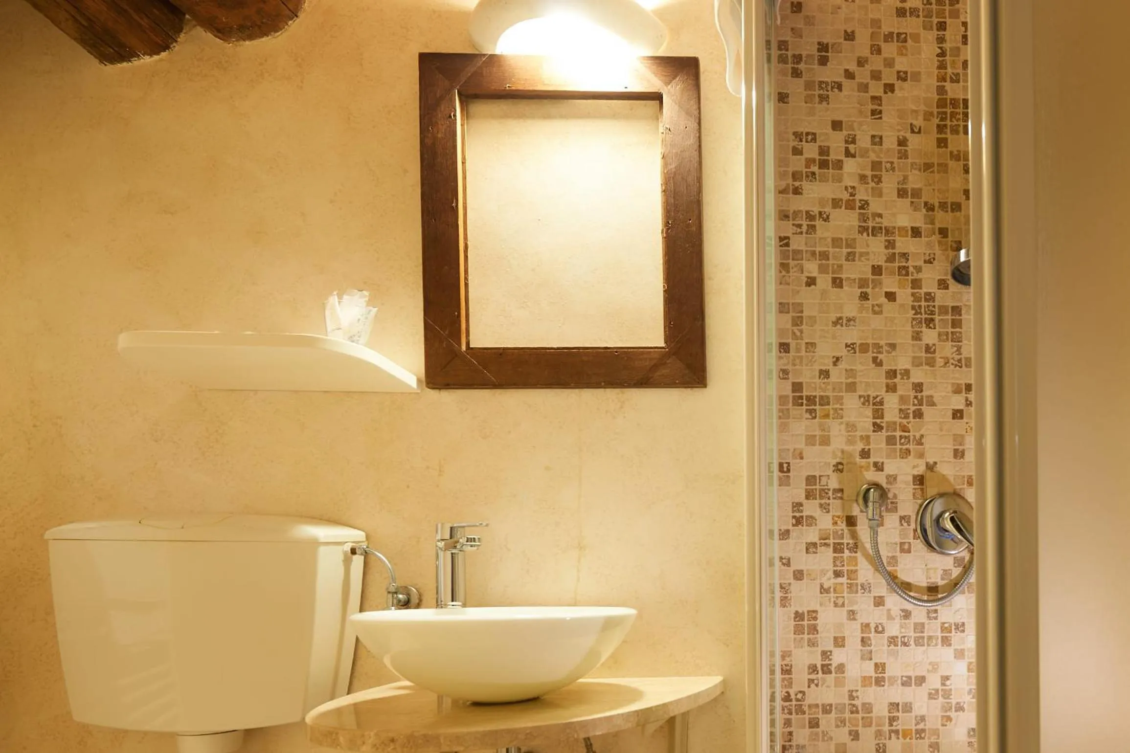 Shower in B&B Le Stanze del Duomo