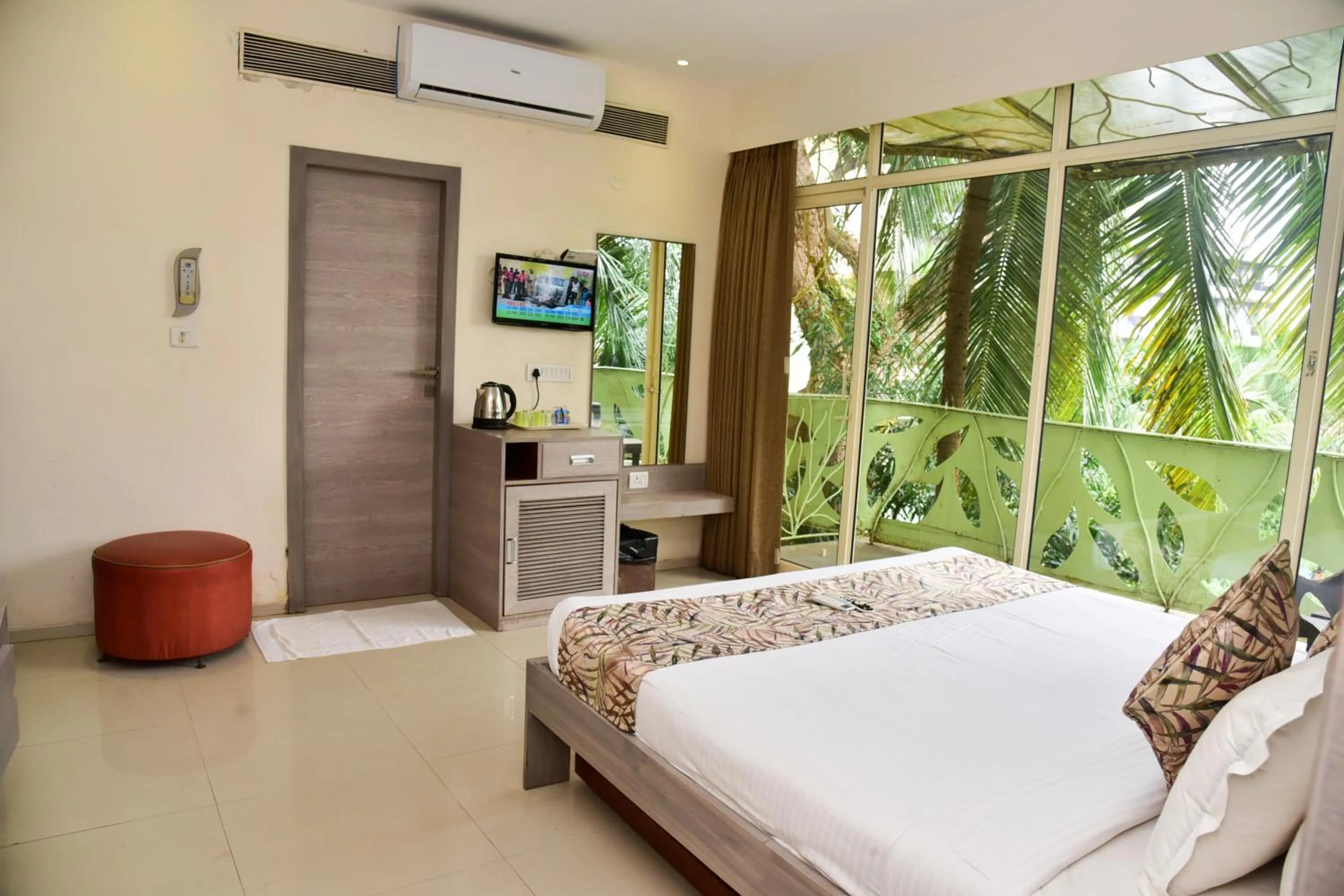 Photo of the whole room, Bed in Sharanam Green Resort
