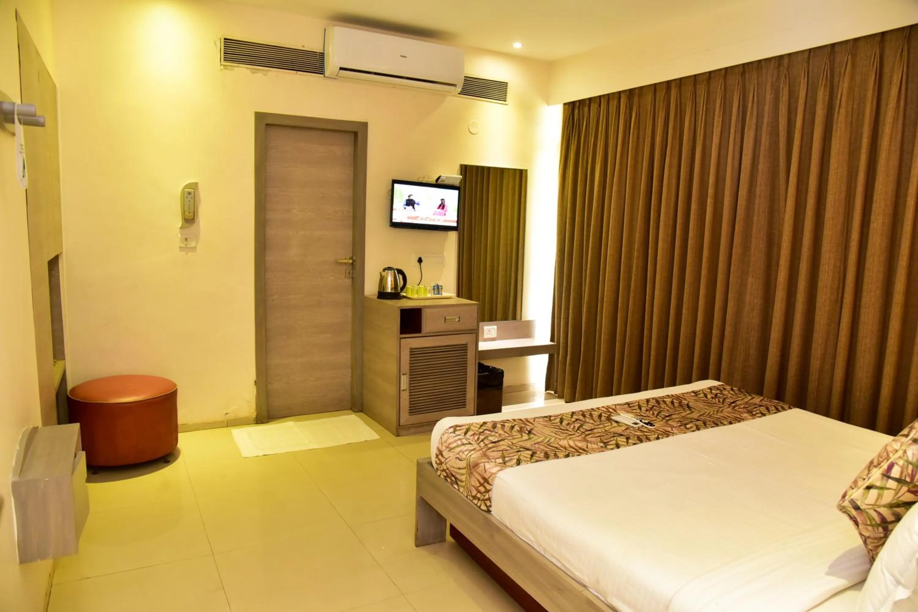 Photo of the whole room, Bed in Sharanam Green Resort