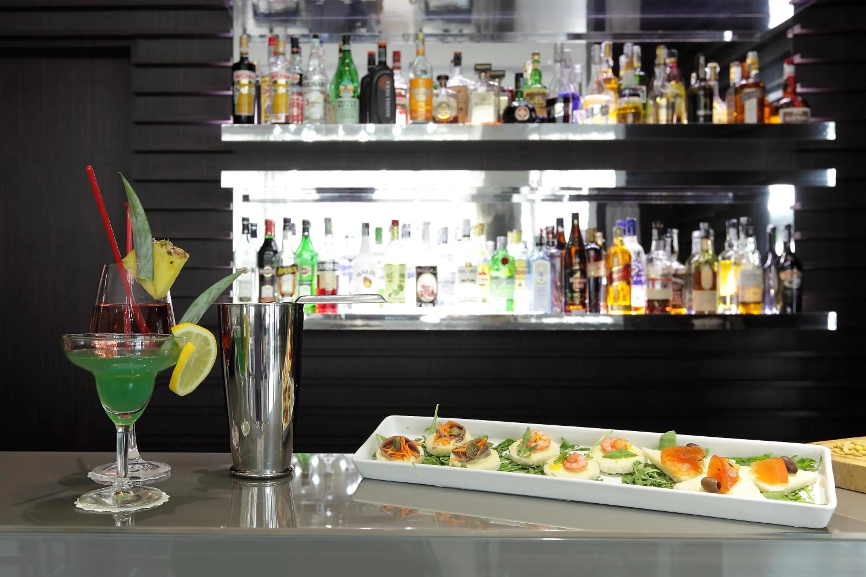 Lounge or bar in Best Western Premier CHC Airport