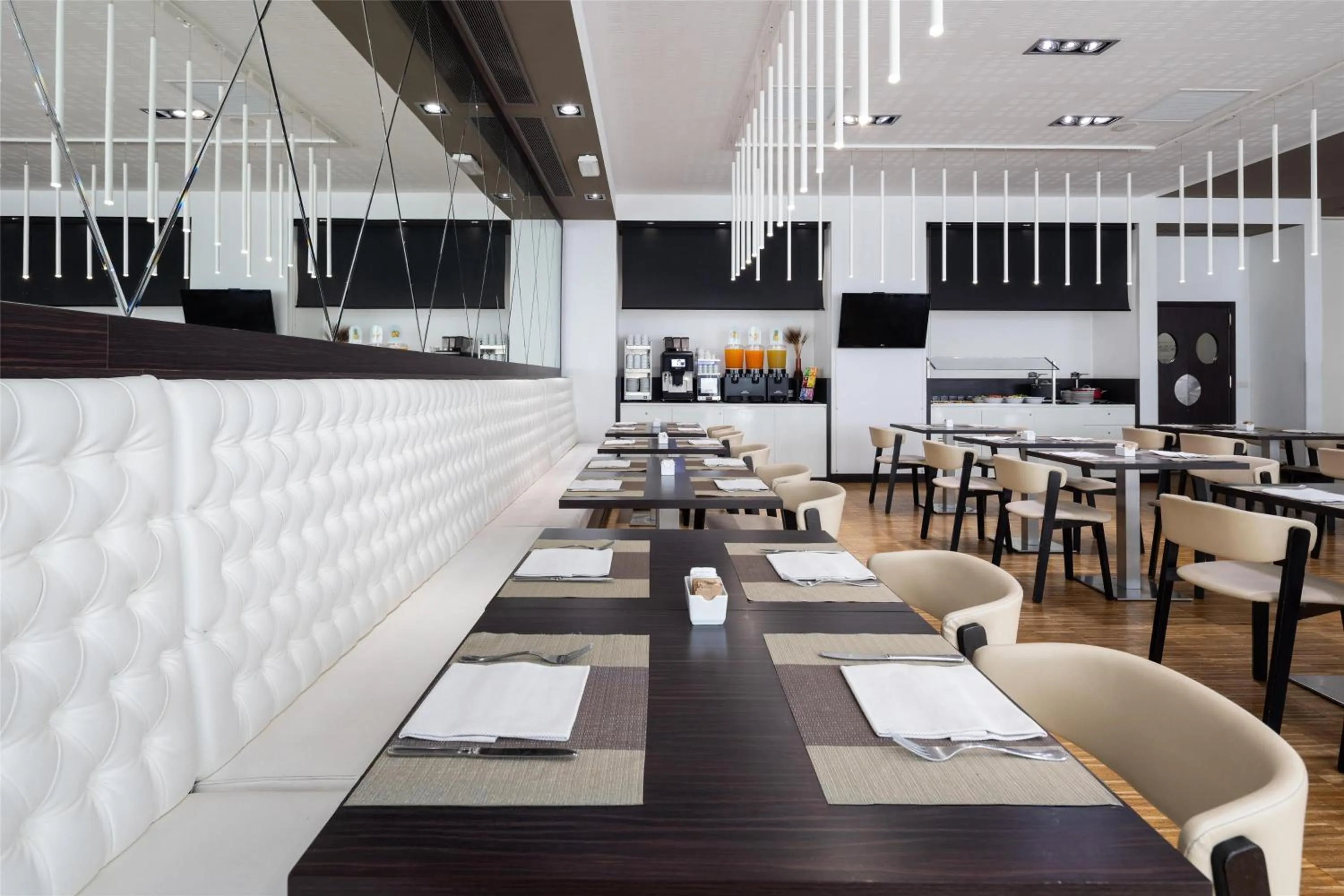 Restaurant/places to eat in Best Western Premier CHC Airport