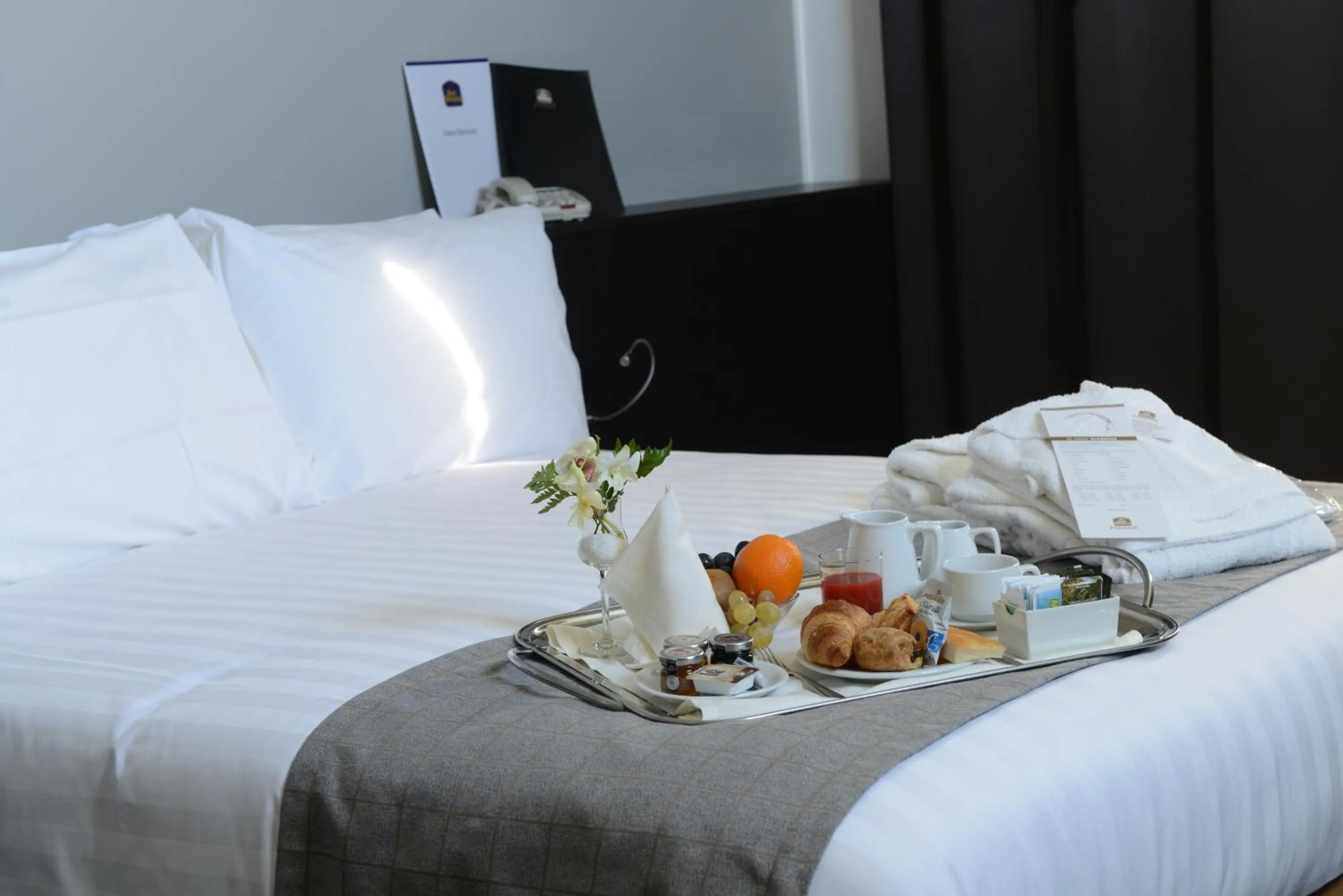 Bed in Best Western Premier CHC Airport