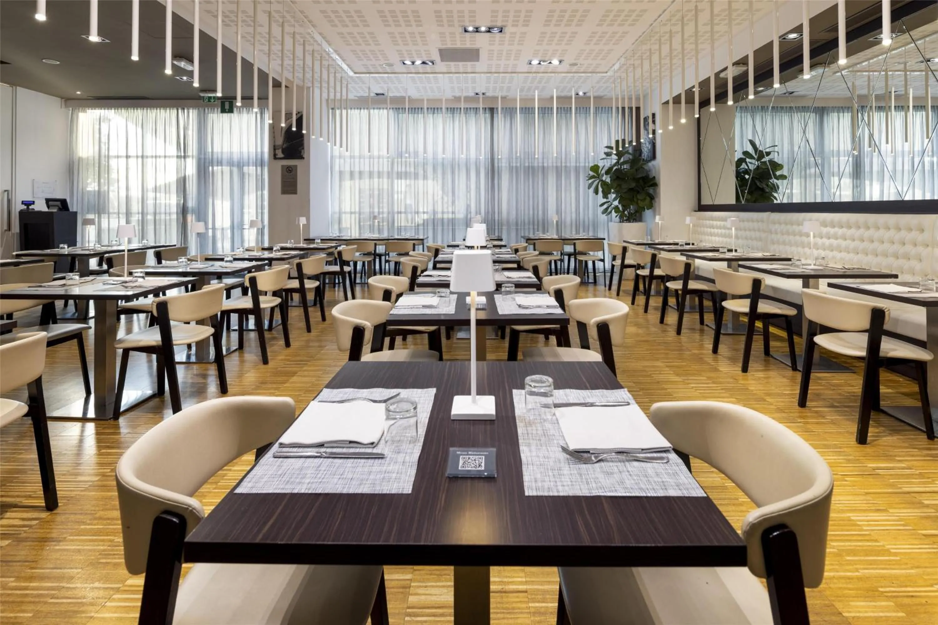 Restaurant/places to eat in Best Western Premier CHC Airport