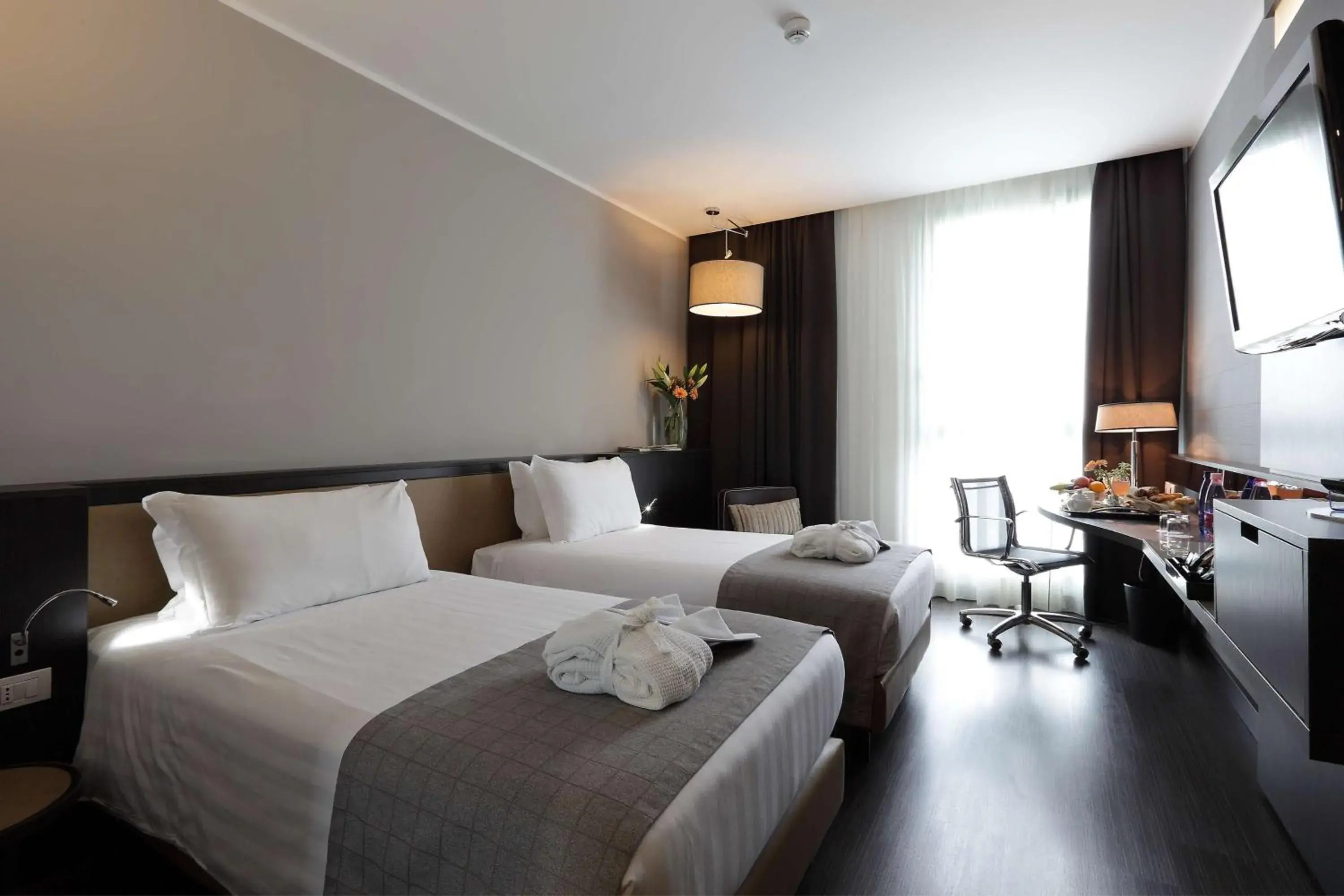 Standard Double Room with Two Single Beds - Non-Smoking in Best Western Premier CHC Airport Standard Double Room with Two Single Beds - Non-Smoking in Best Western Premier CHC Airport