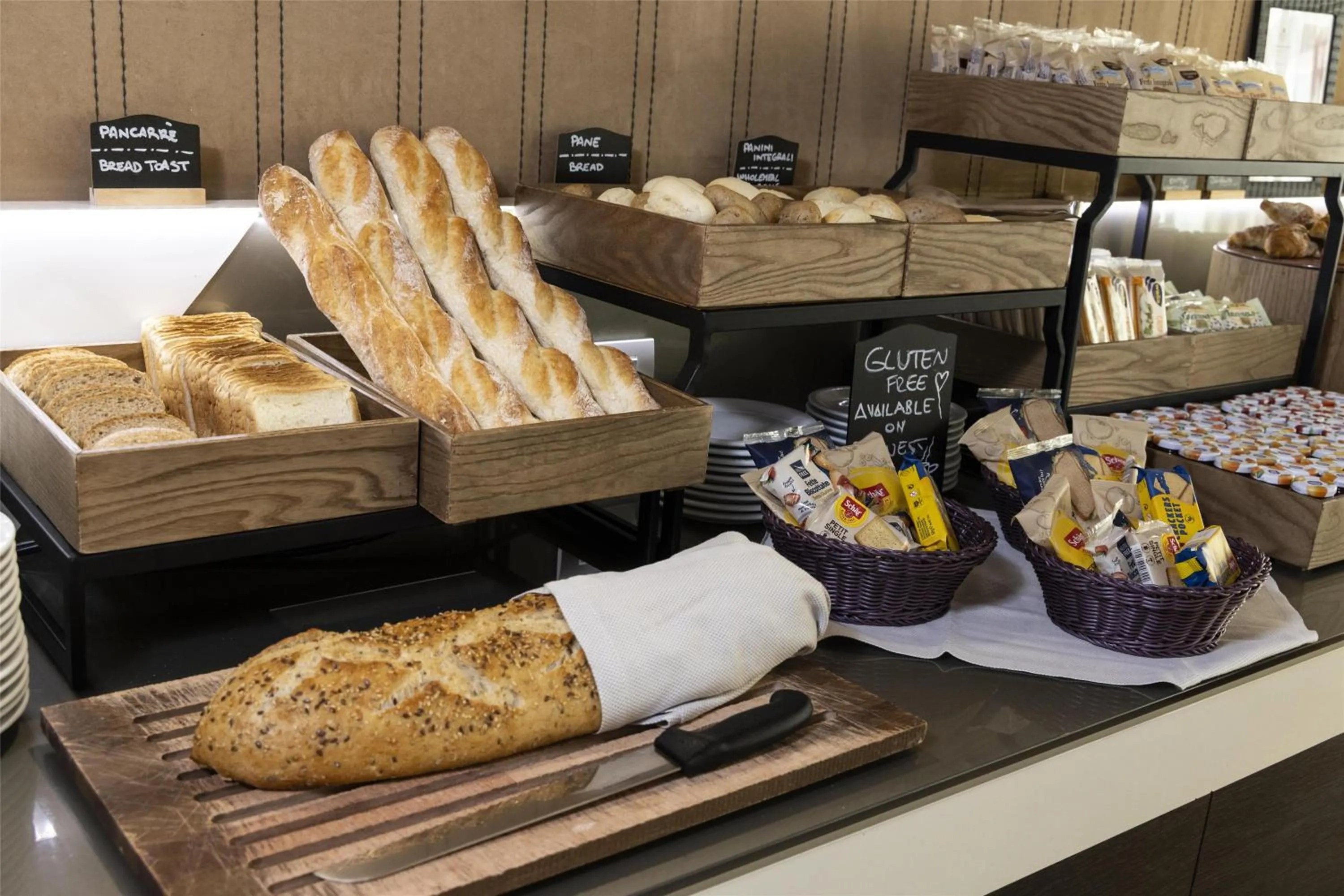 Restaurant/places to eat in Best Western Premier CHC Airport