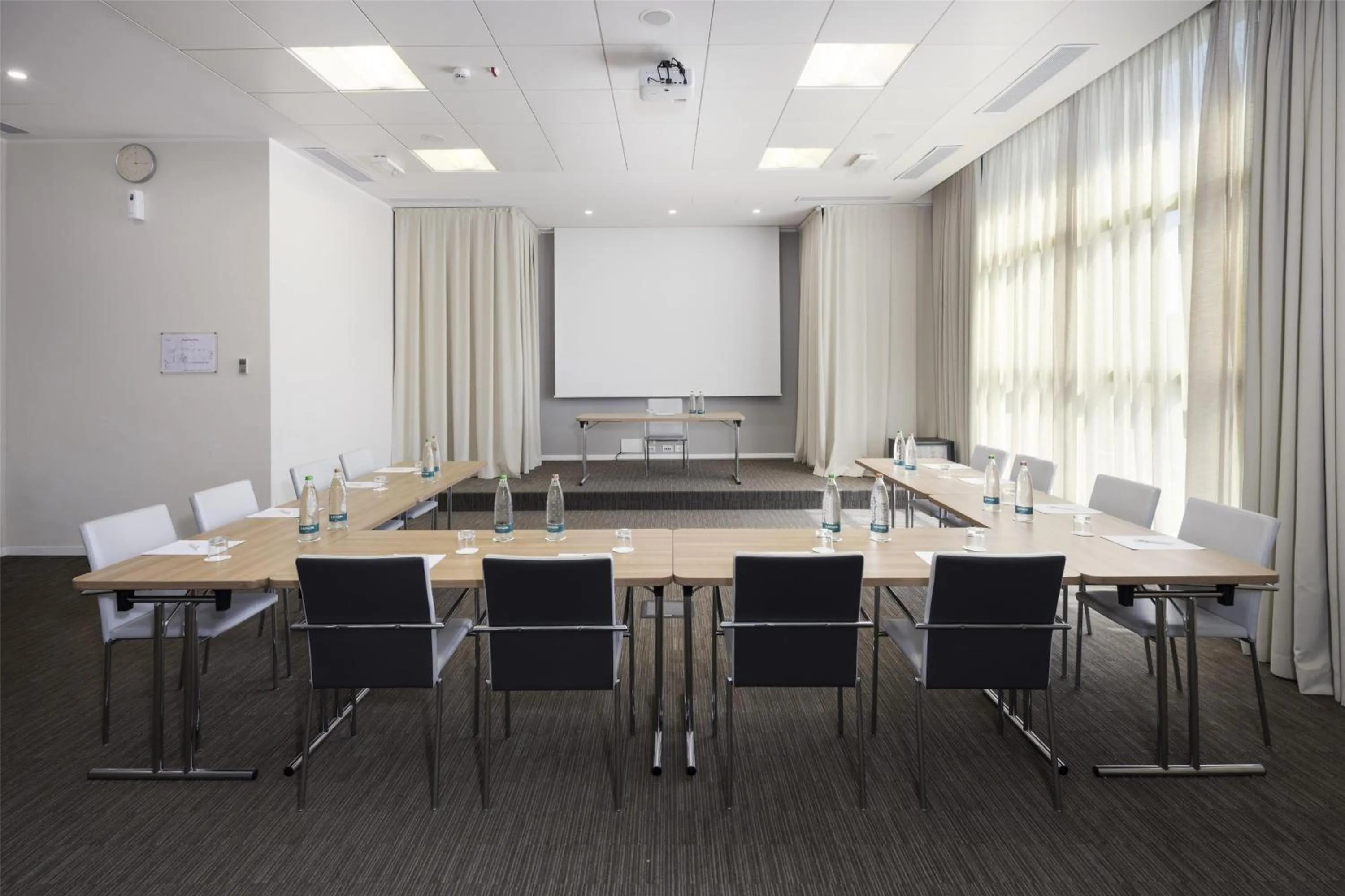 Meeting/conference room in Best Western Premier CHC Airport