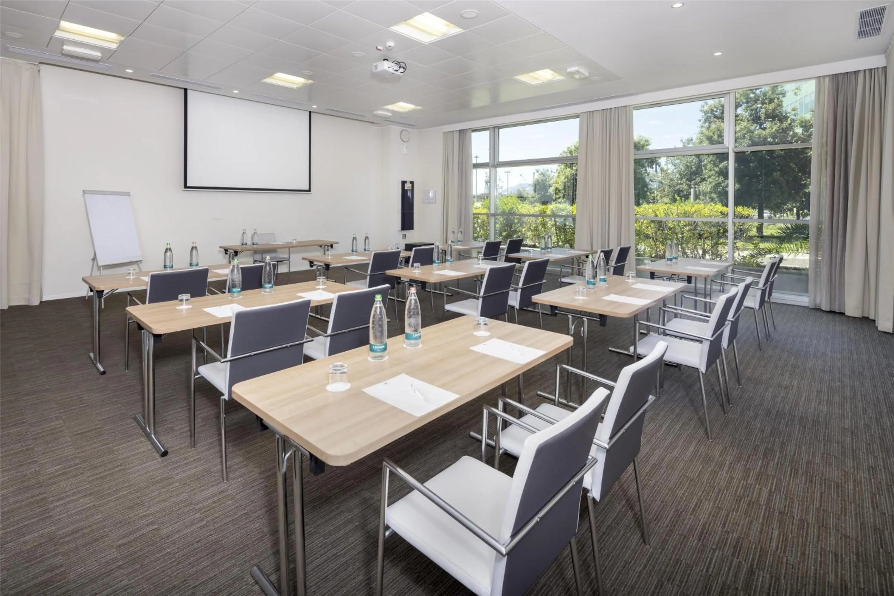 Meeting/conference room in Best Western Premier CHC Airport