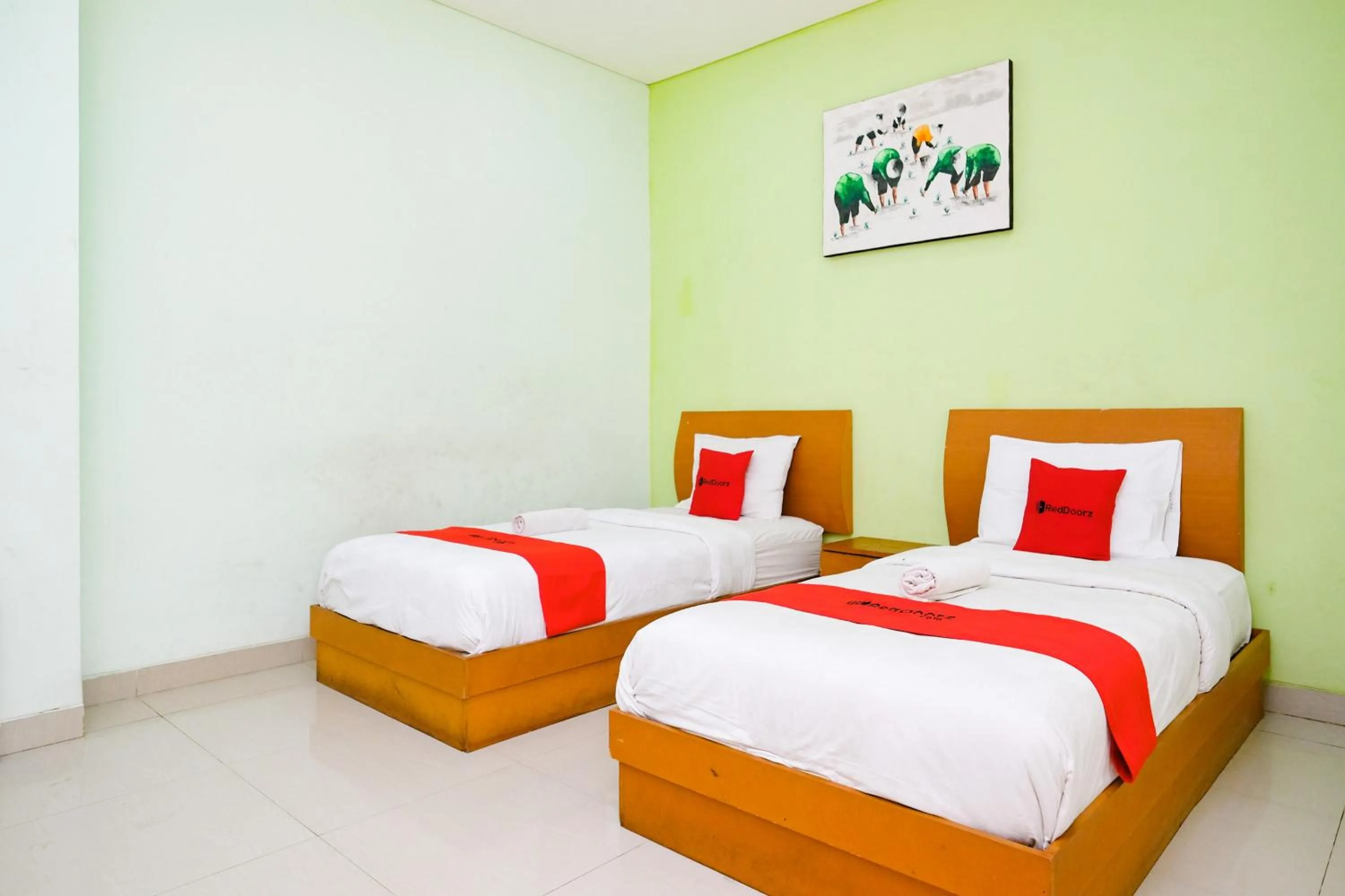 Bedroom, Bed in RedDoorz Plus @ Mahendradatta Denpasar