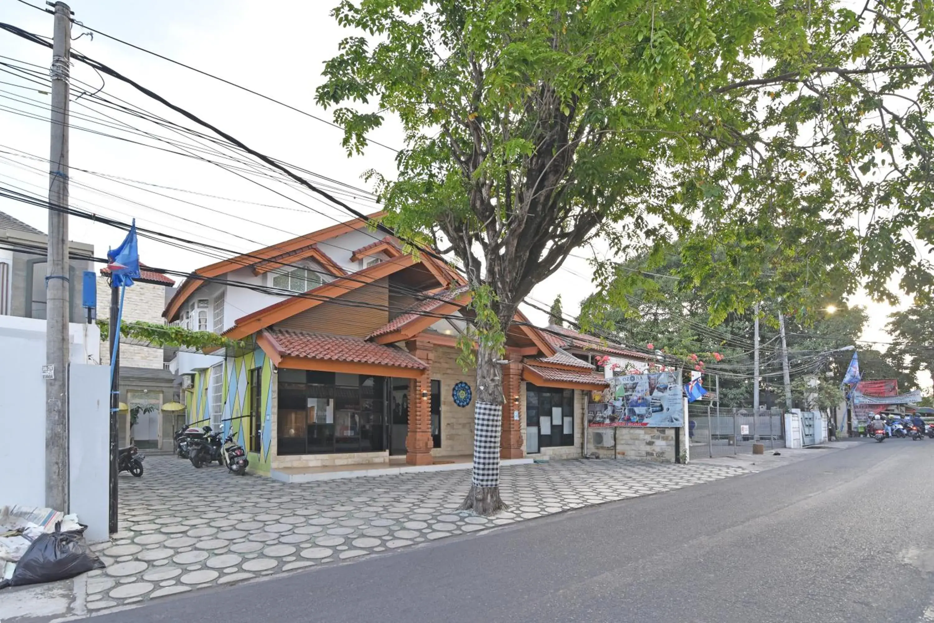 Property building in RedDoorz Plus @ Mahendradatta Denpasar Property building in RedDoorz Plus @ Mahendradatta Denpasar