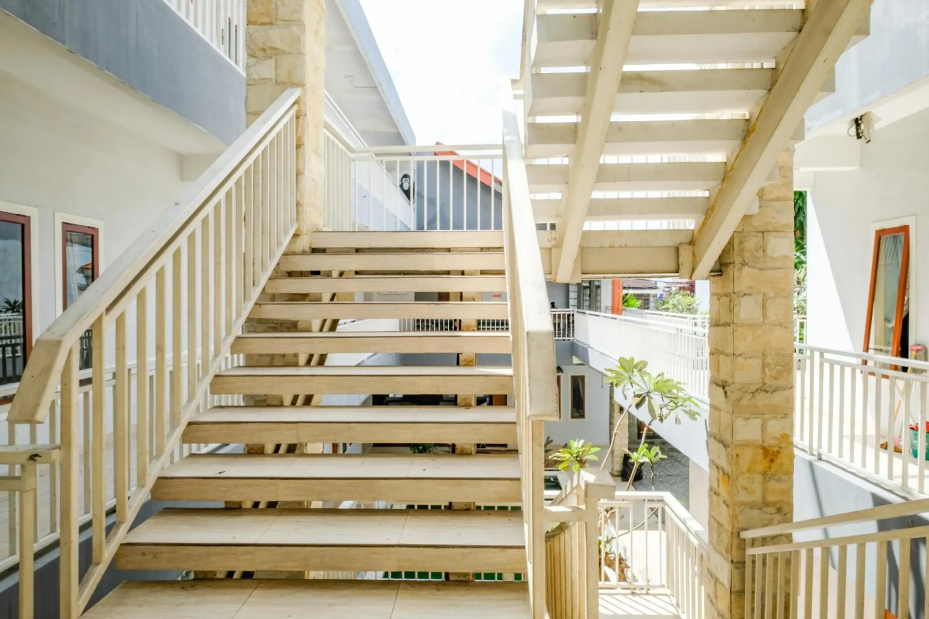 Property building in RedDoorz Plus @ Mahendradatta Denpasar Property building in RedDoorz Plus @ Mahendradatta Denpasar