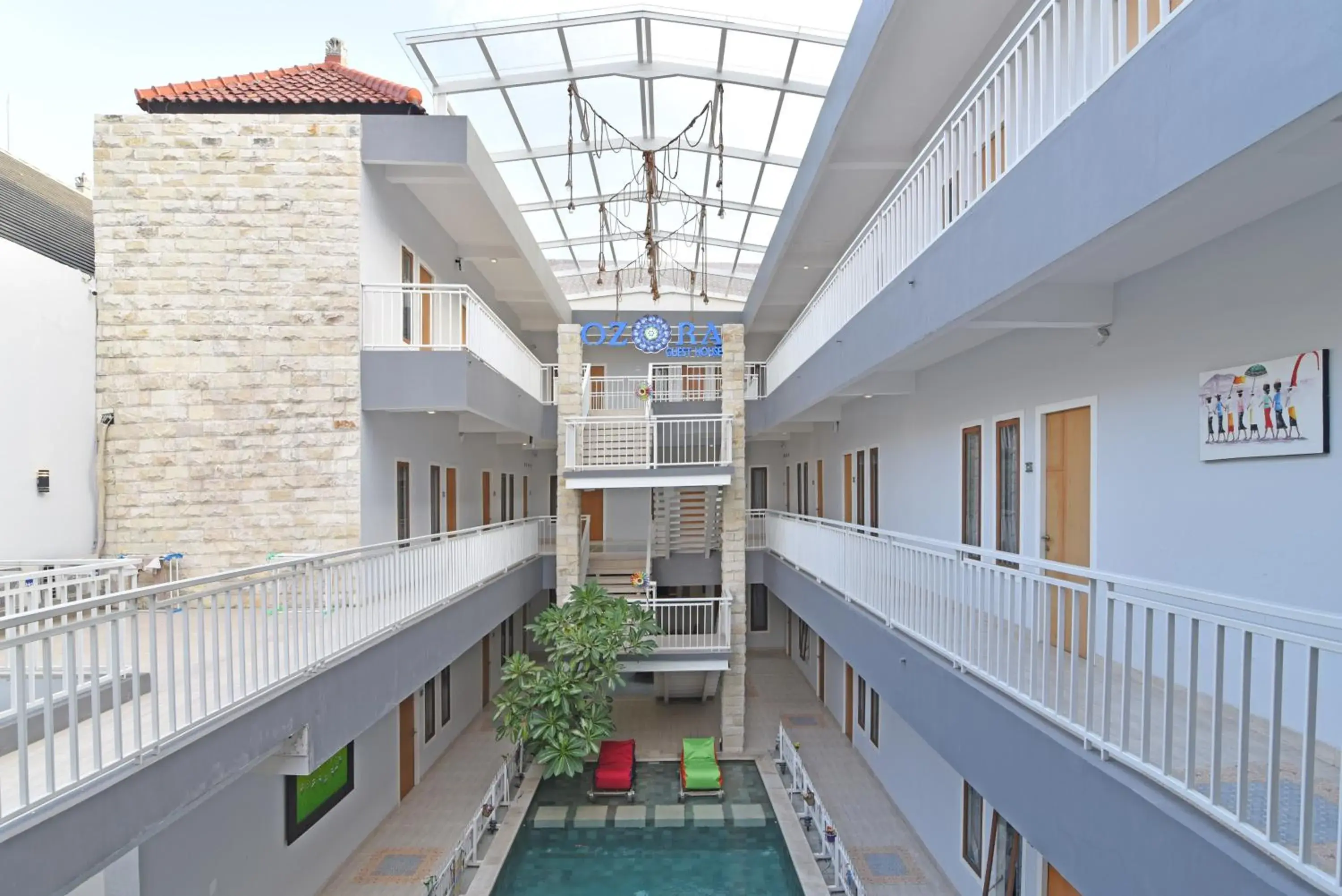 Swimming pool in RedDoorz Plus @ Mahendradatta Denpasar Swimming pool in RedDoorz Plus @ Mahendradatta Denpasar