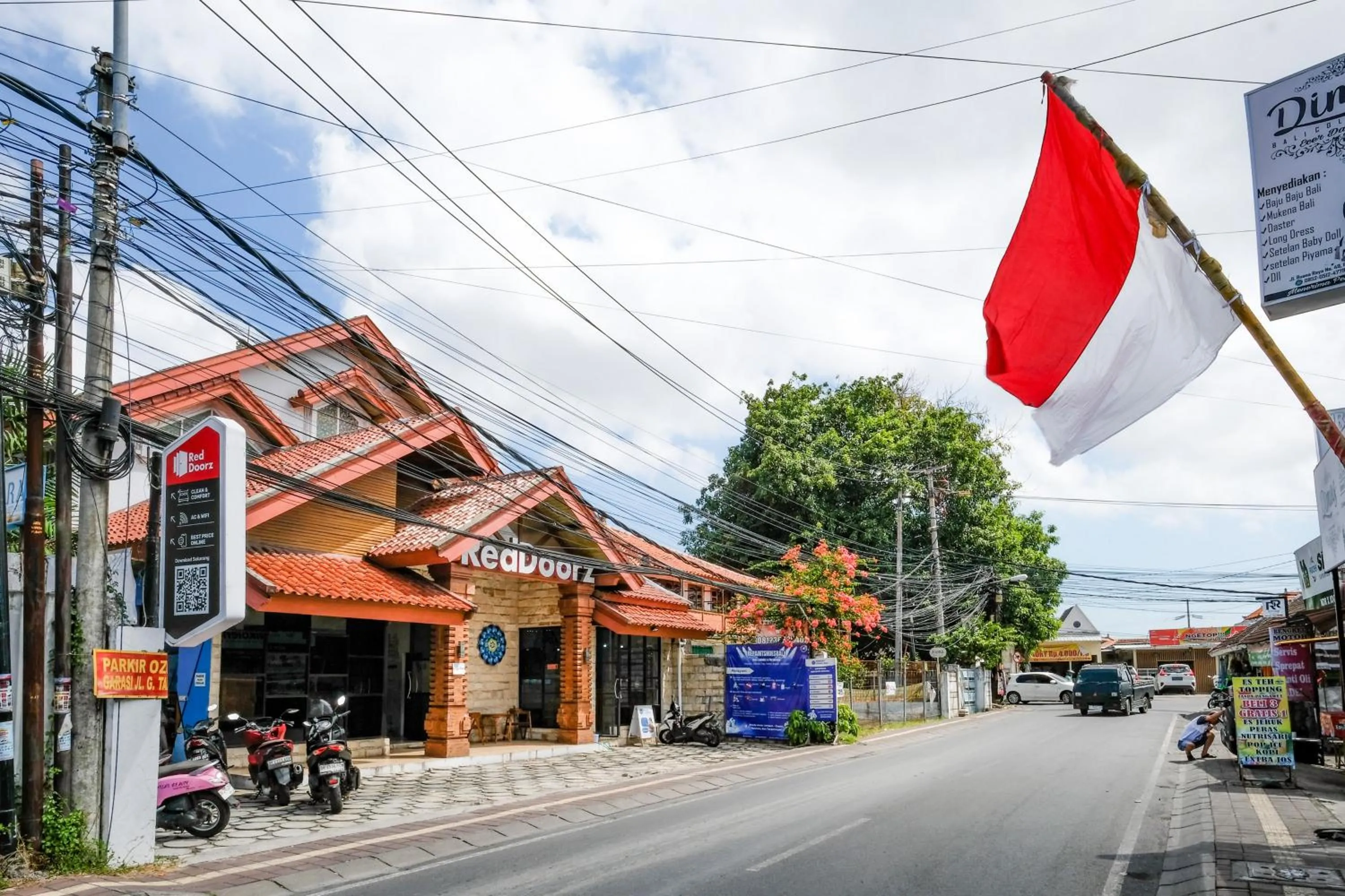Facade/entrance in RedDoorz Plus @ Mahendradatta Denpasar