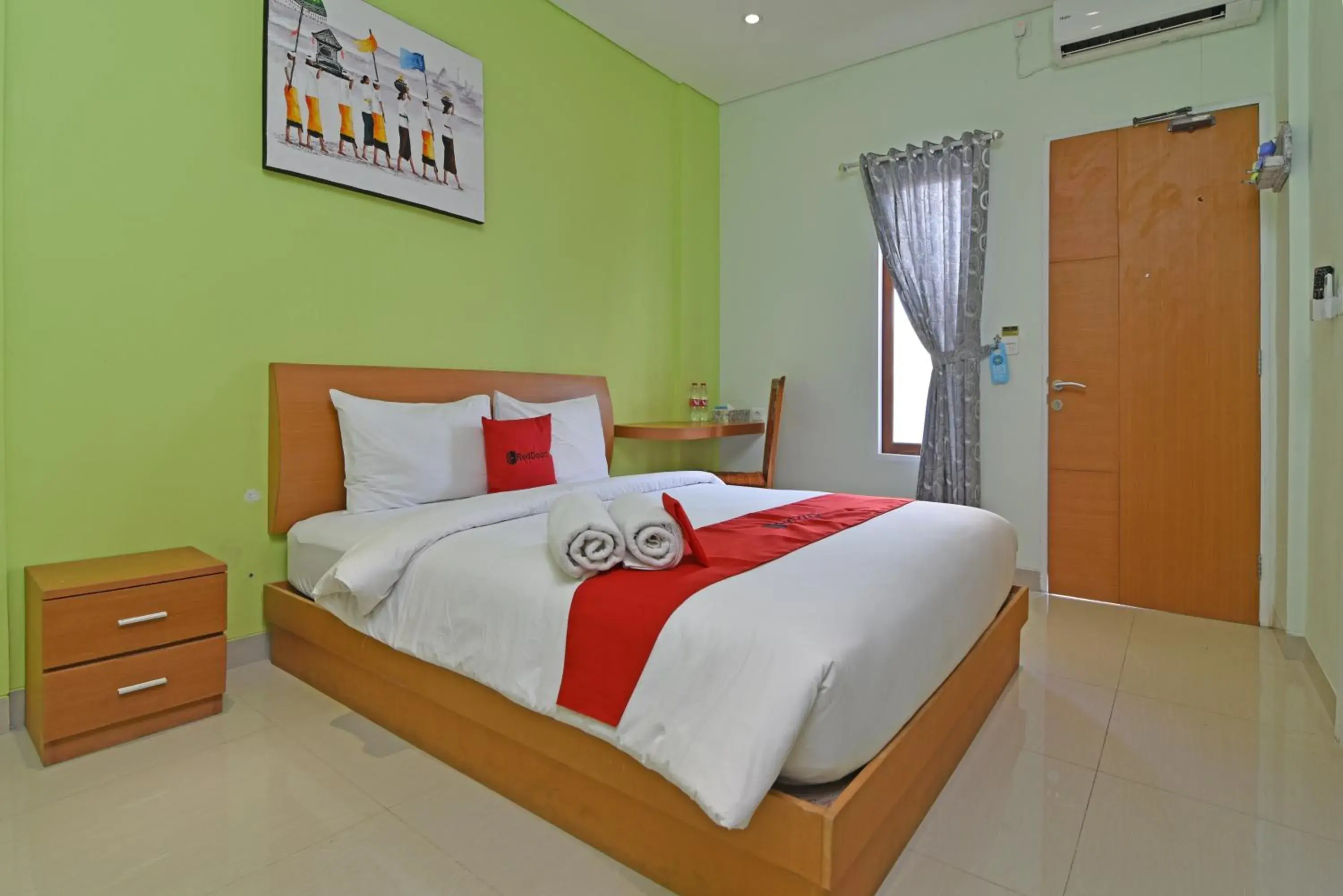 Bedroom, Bed in RedDoorz Plus @ Mahendradatta Denpasar Bedroom, Bed in RedDoorz Plus @ Mahendradatta Denpasar