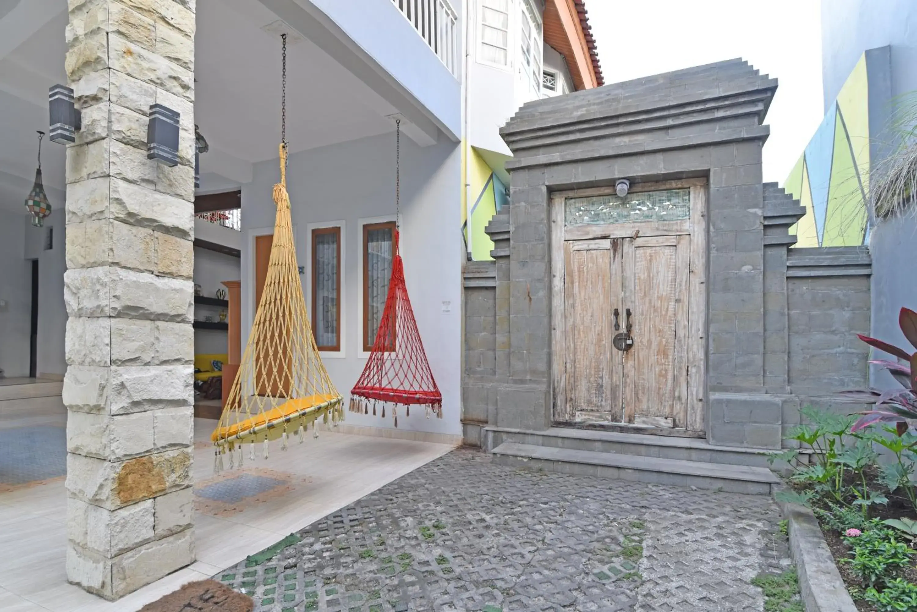 Property building in RedDoorz Plus @ Mahendradatta Denpasar Property building in RedDoorz Plus @ Mahendradatta Denpasar