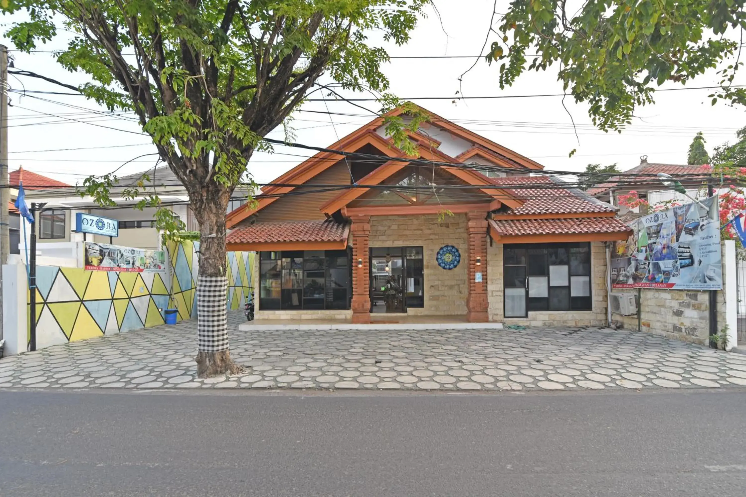 Property building in RedDoorz Plus @ Mahendradatta Denpasar Property building in RedDoorz Plus @ Mahendradatta Denpasar